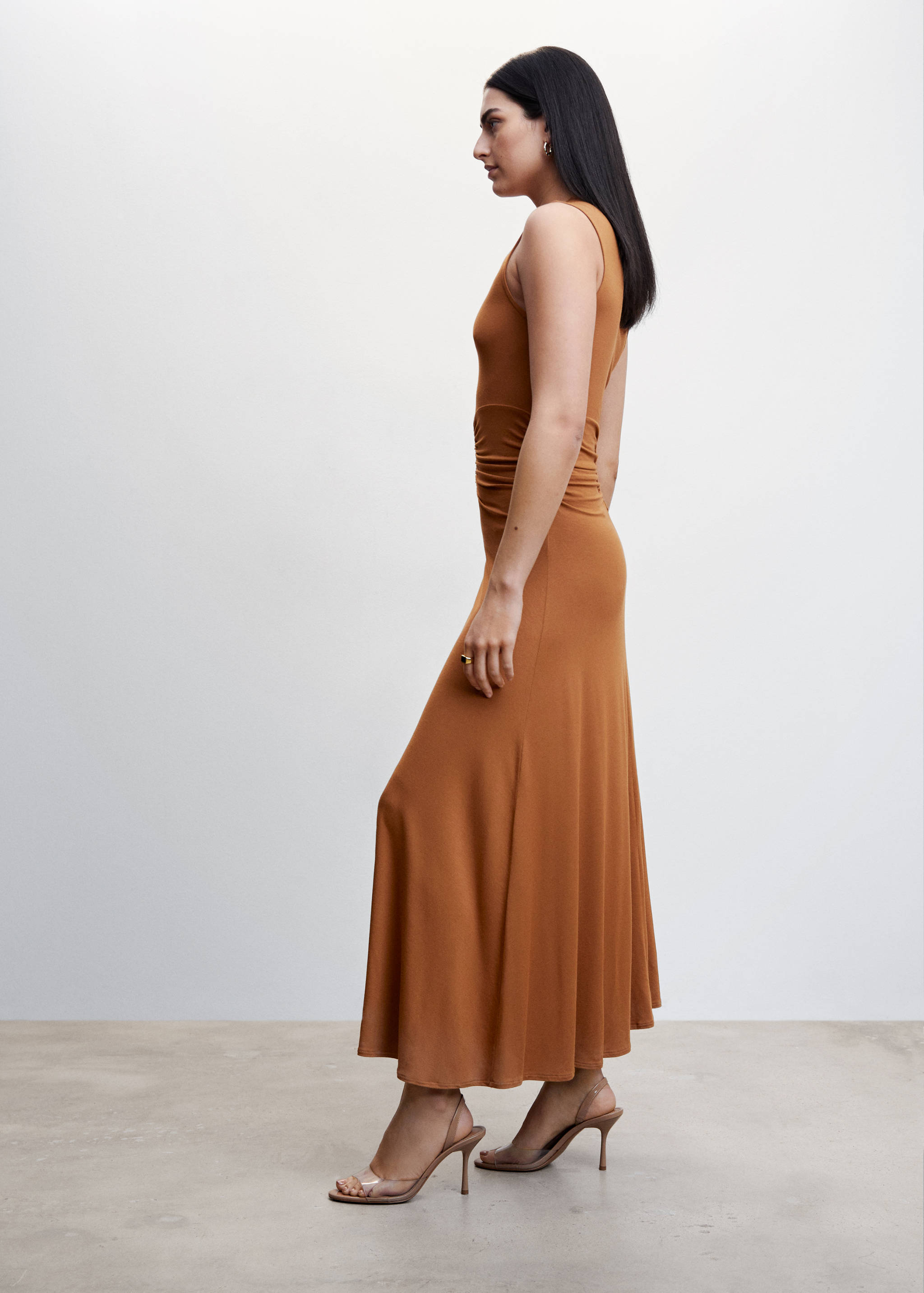 Robe taille froncée - Plan moyen