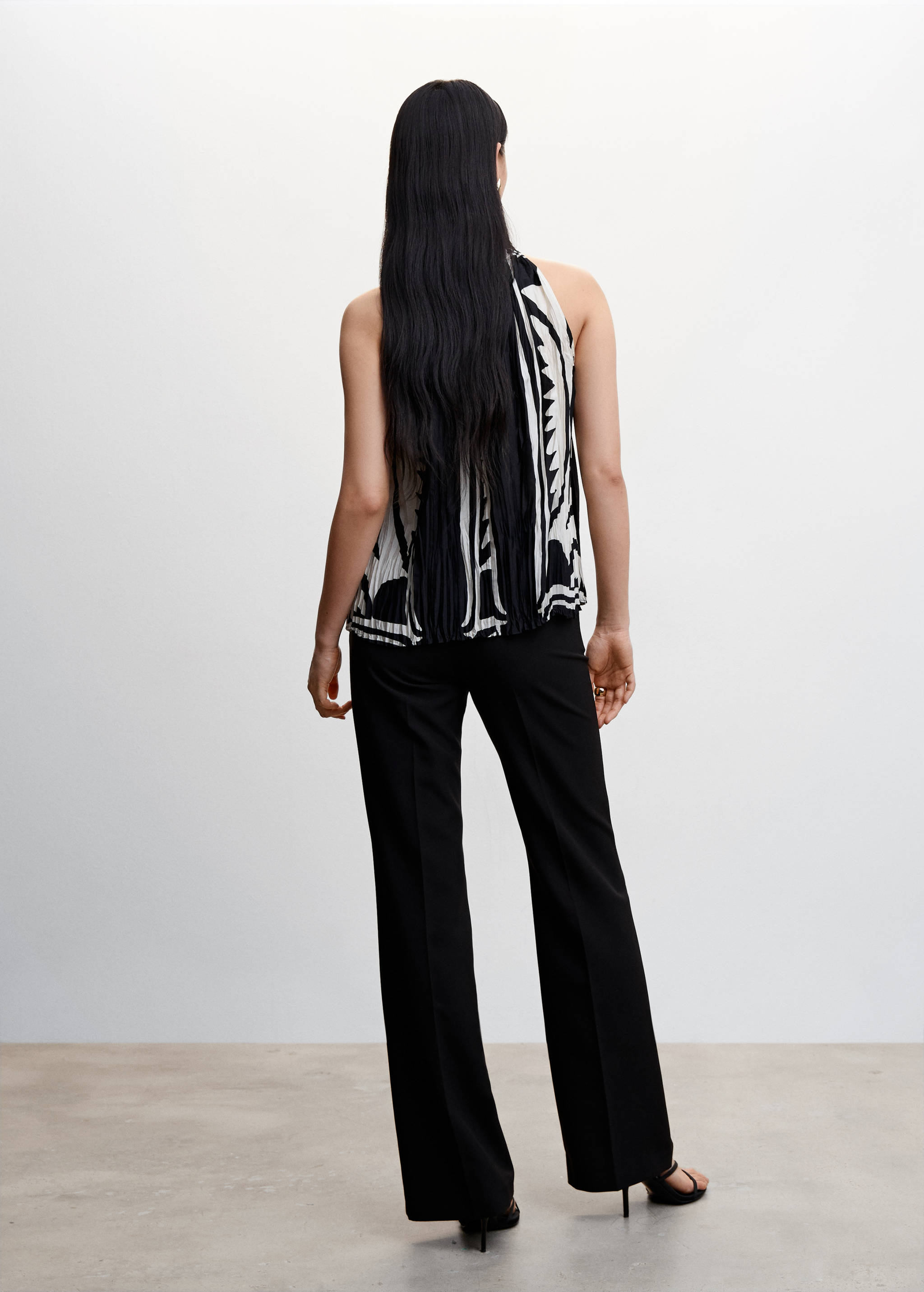 Blusa plissada com pormenor de corrente - Verso do artigo