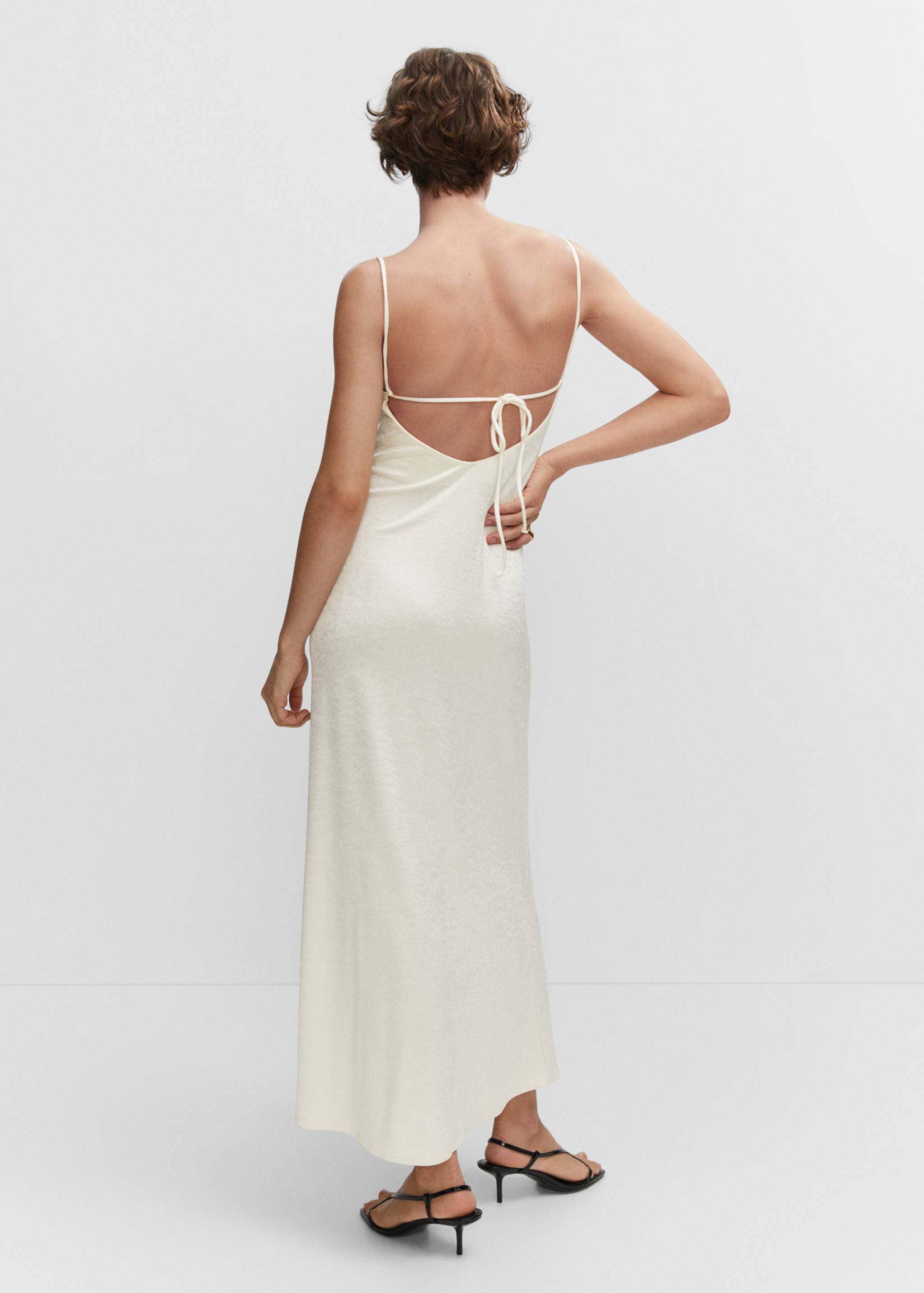Long back slit dress - Reverse of the article