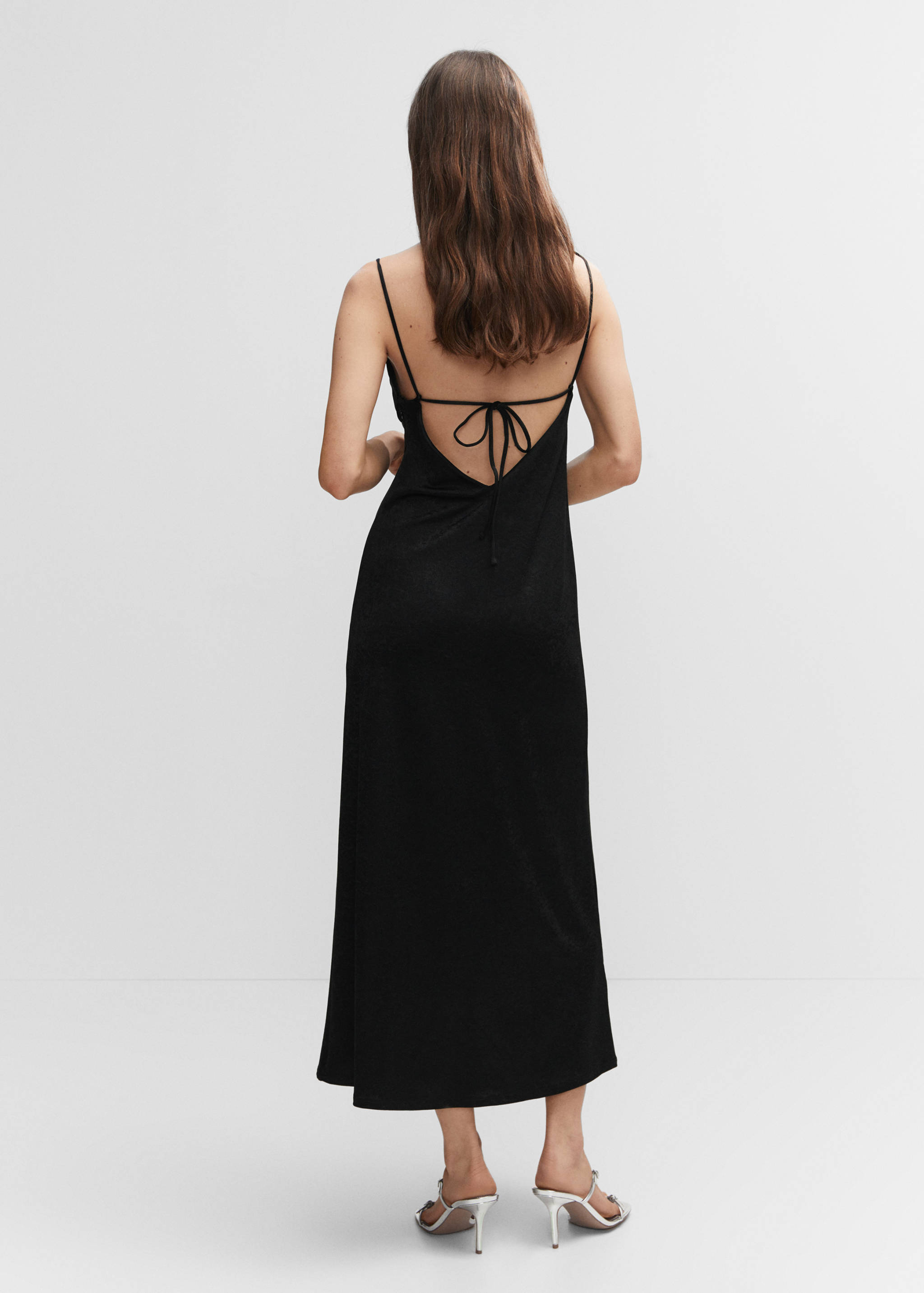 Long back slit dress - Reverse of the article
