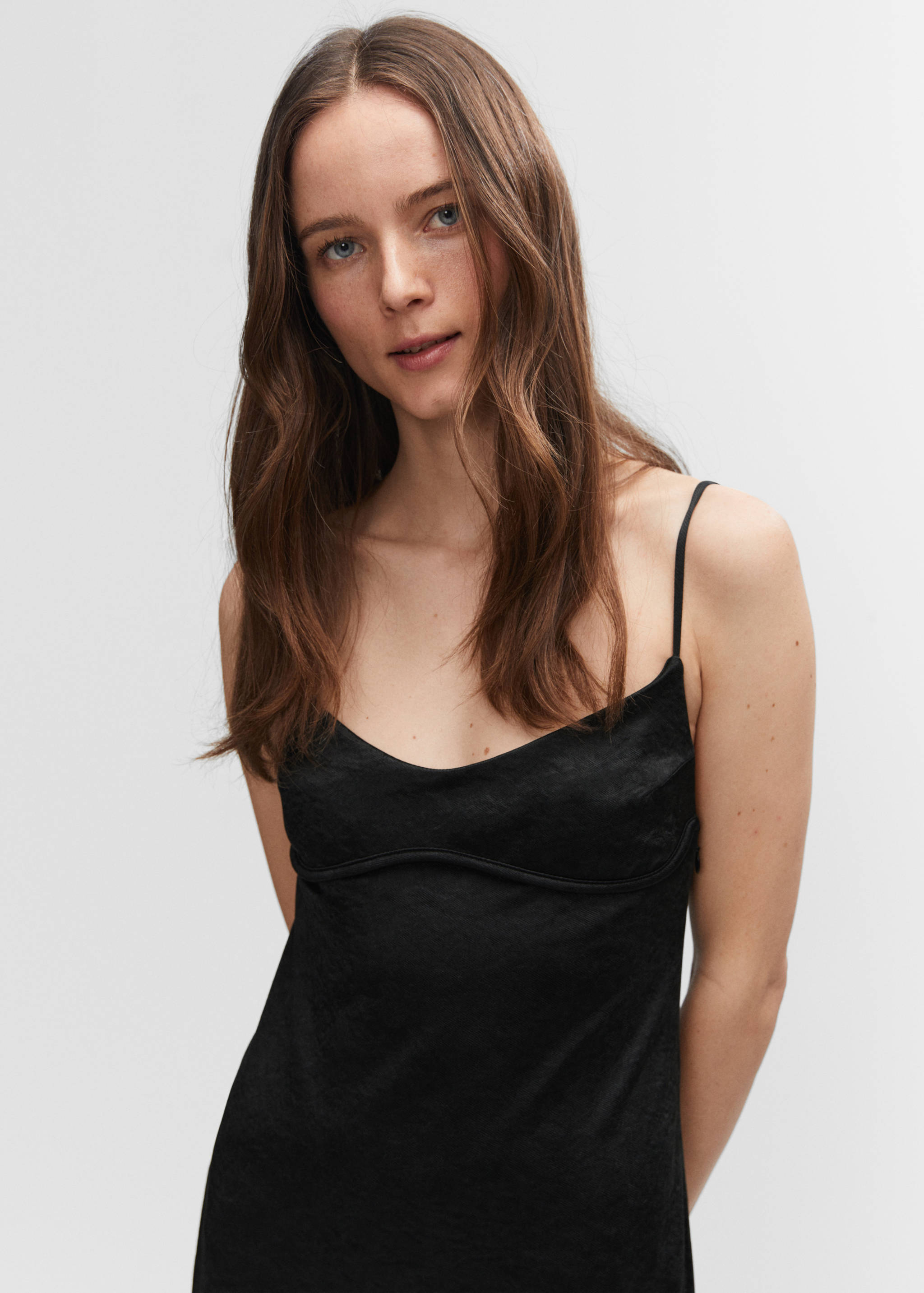 Long back slit dress - Details of the article 1