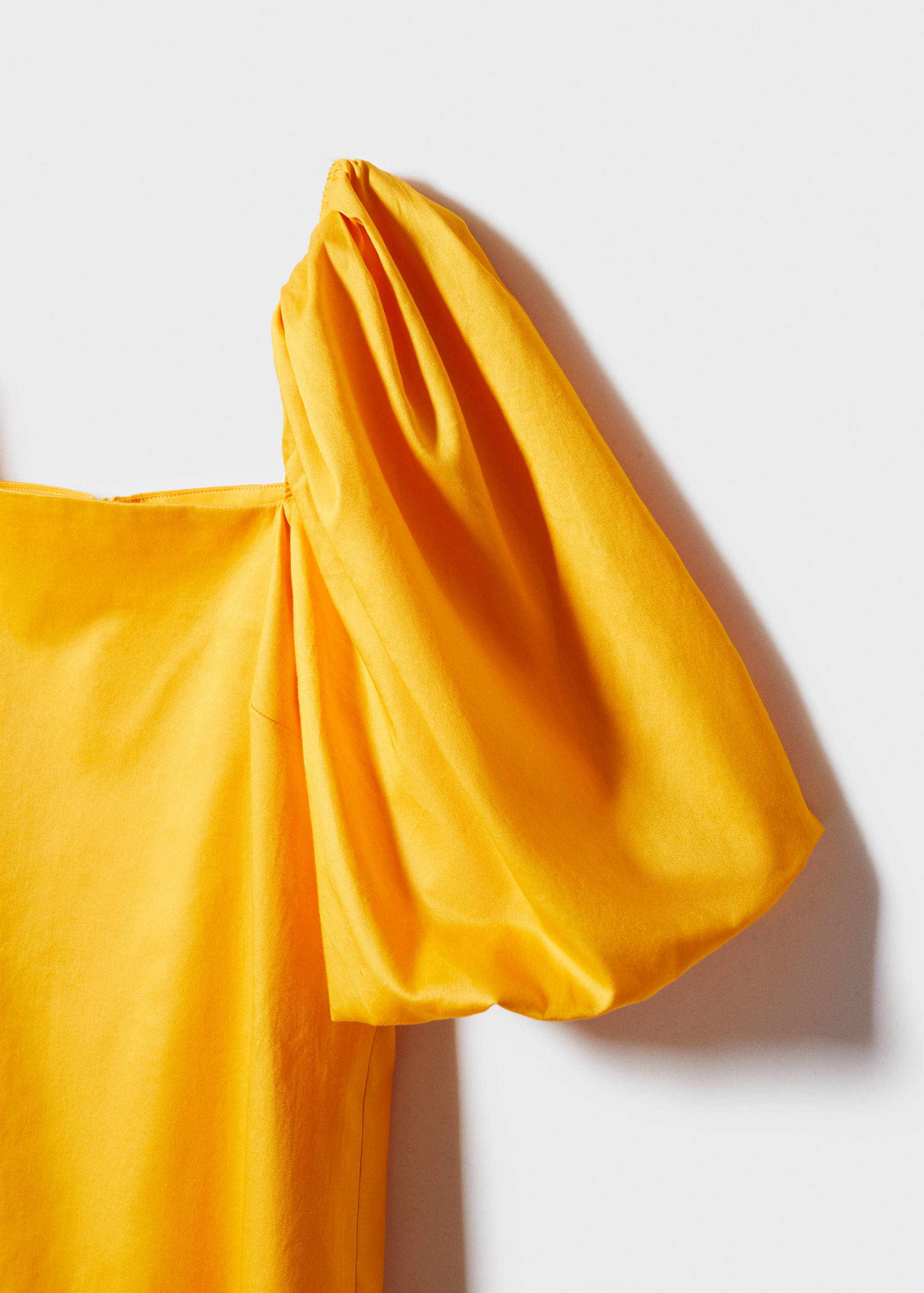 Puffed sleeves short dress - Details of the article 8