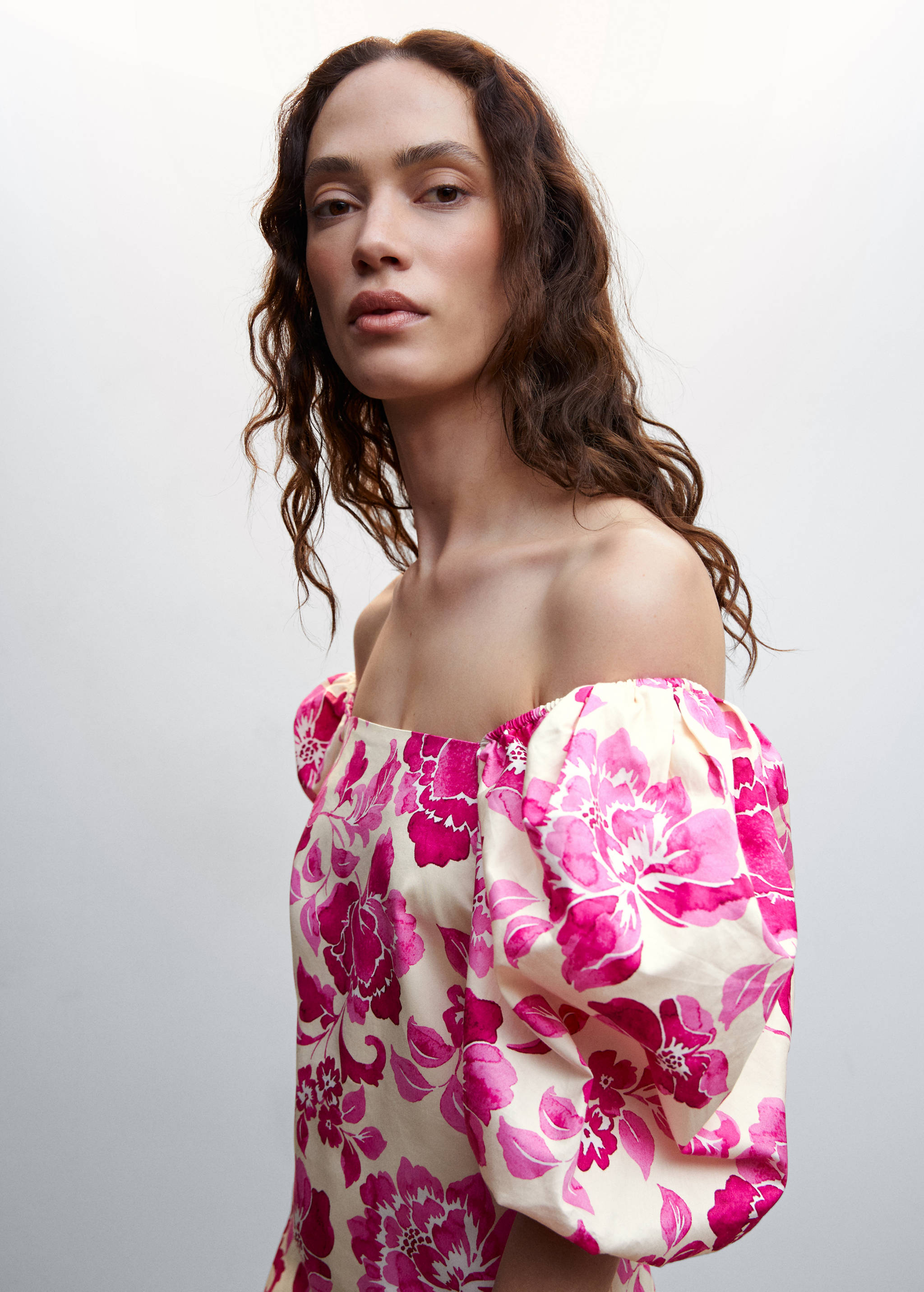 Puffed sleeves short dress - Details of the article 1