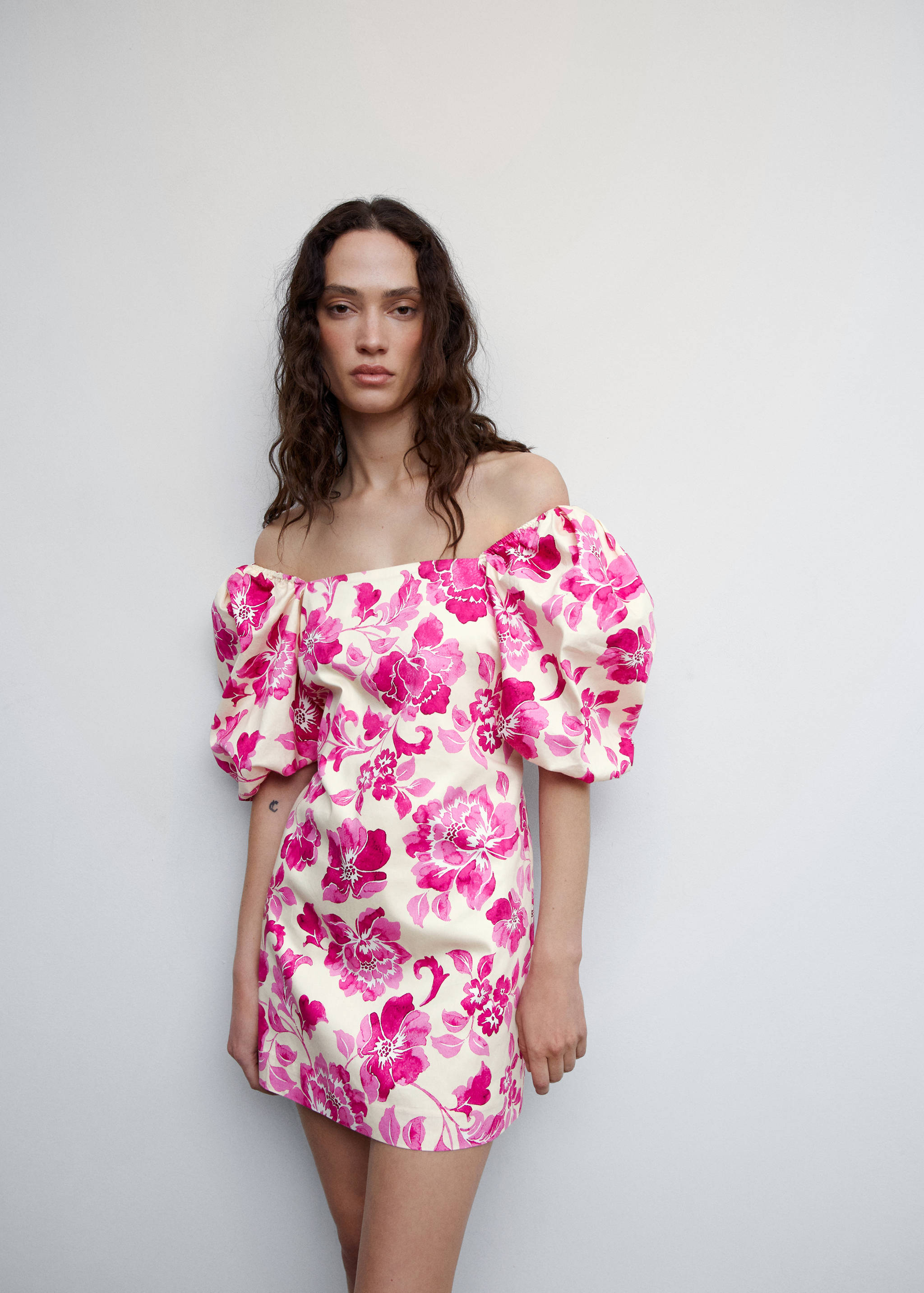 Puffed sleeves short dress - Details of the article 2