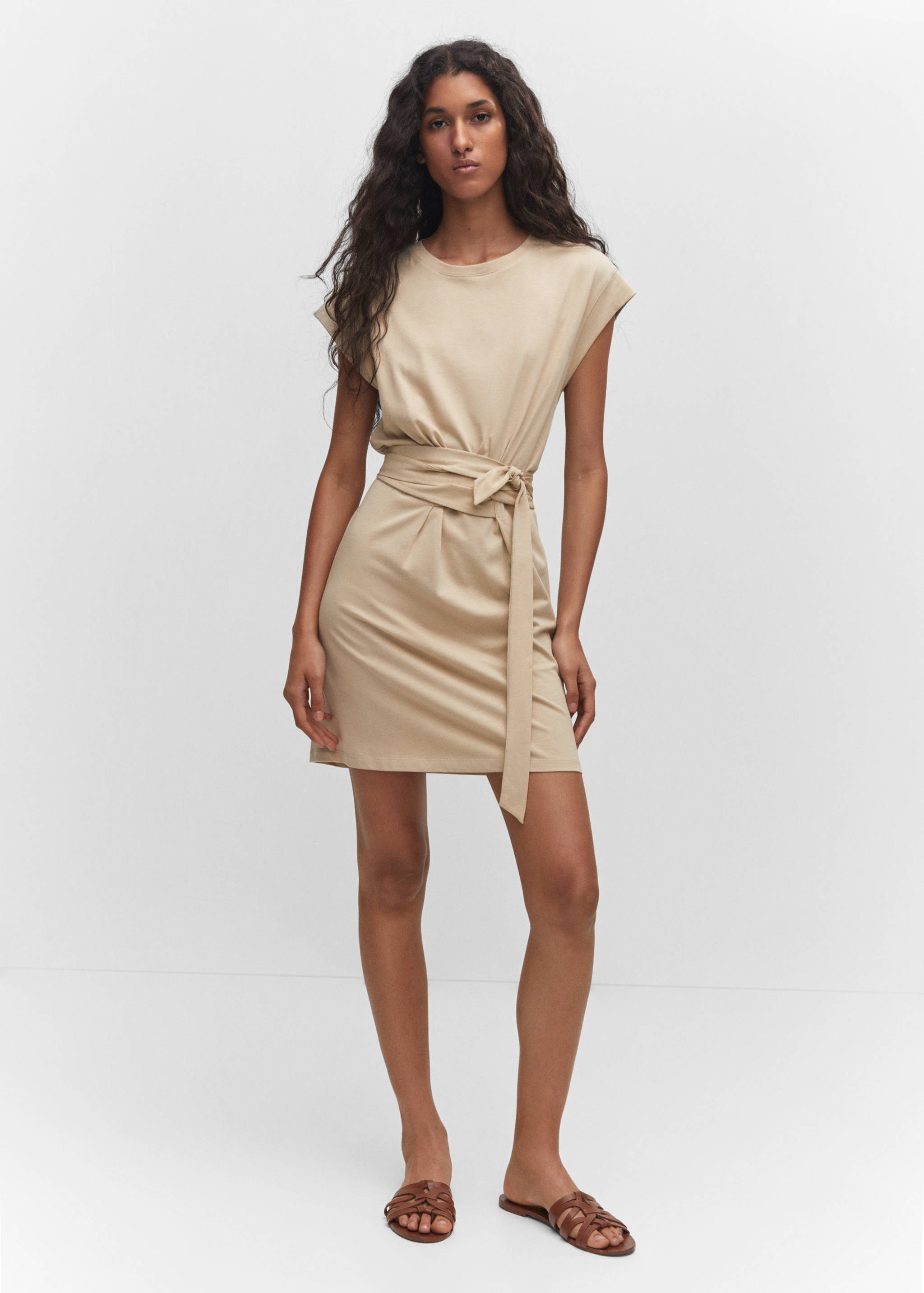 فستان قصير به عقدة أنشوطية - رؤية عامة