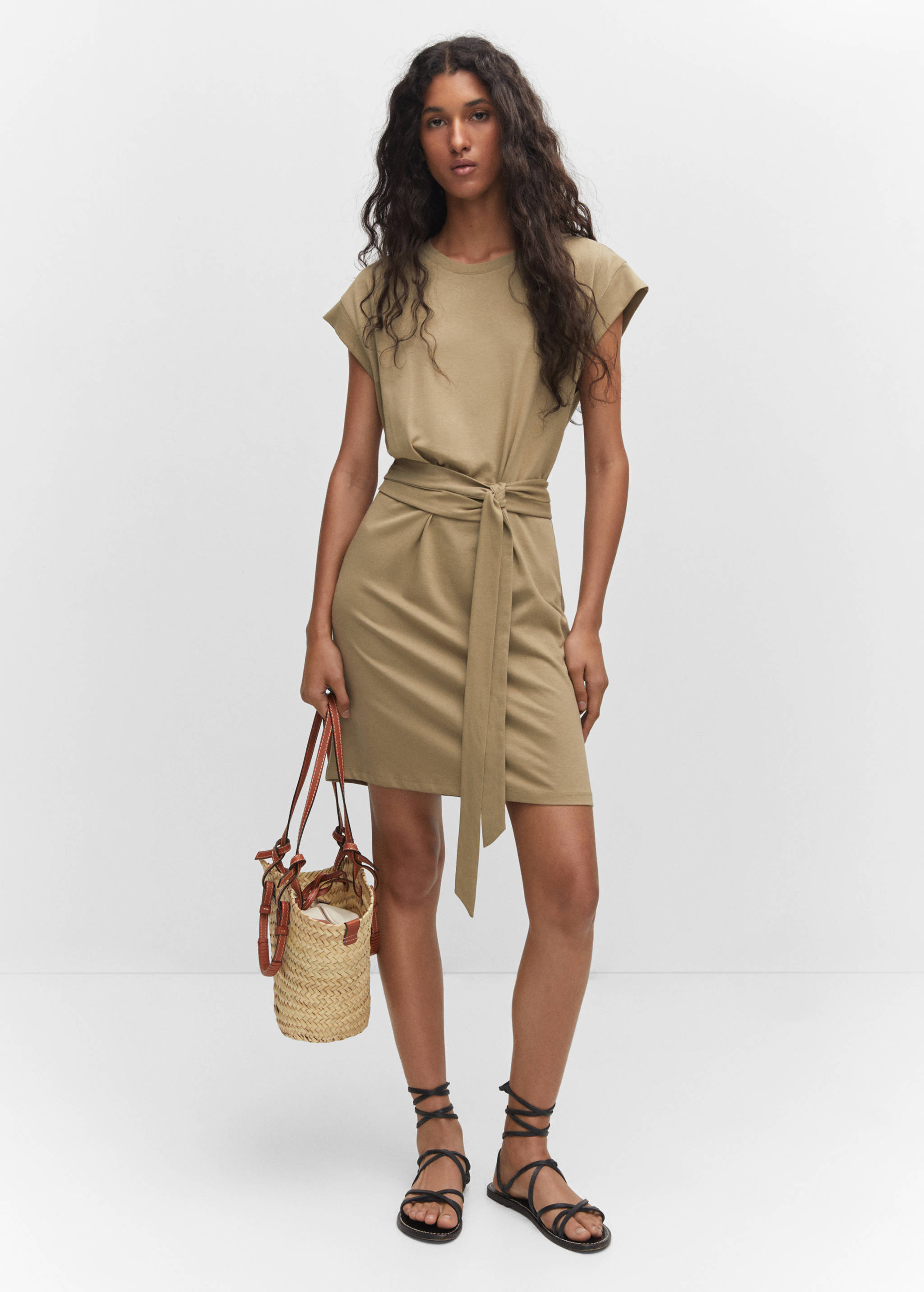 فستان قصير به عقدة أنشوطية - رؤية عامة