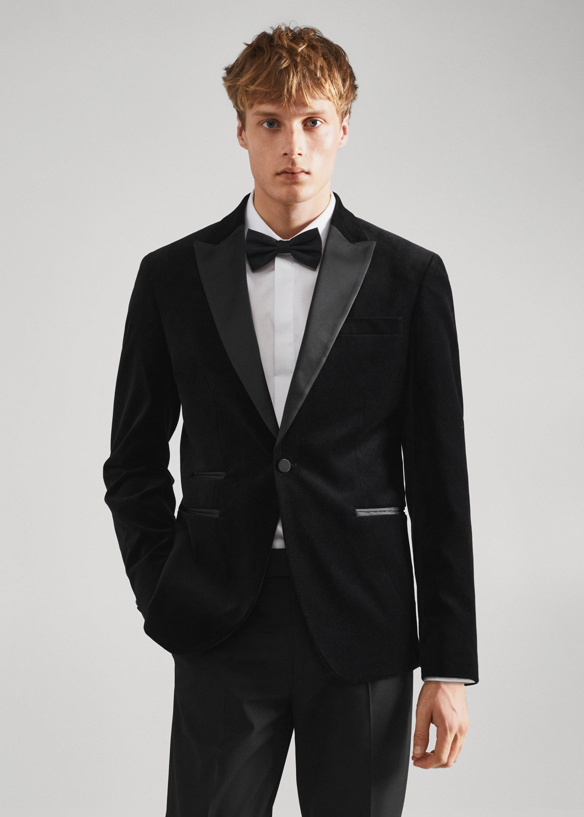 Пиджак slim fit из бархата - Средний план