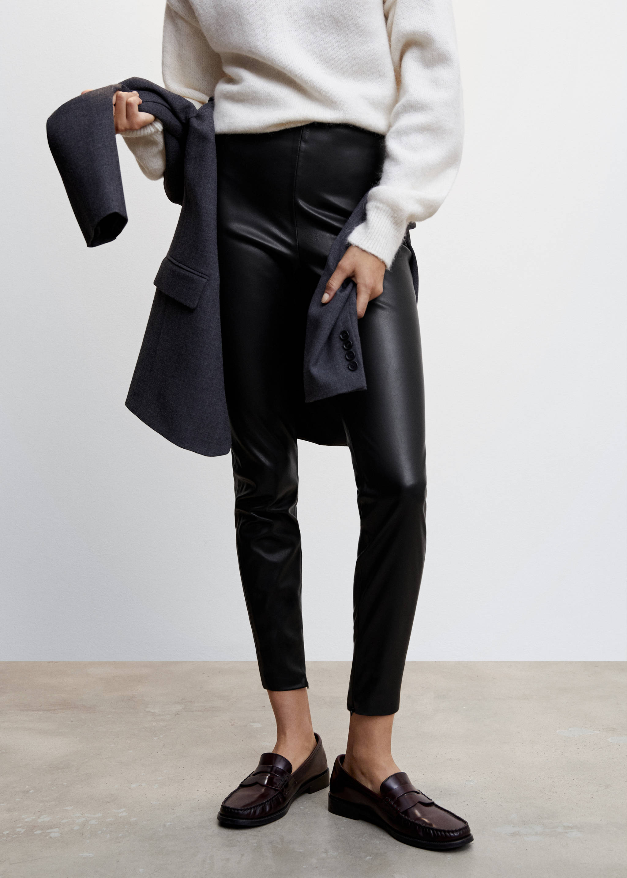 Faux-leather leggings with split hems - Medium plane