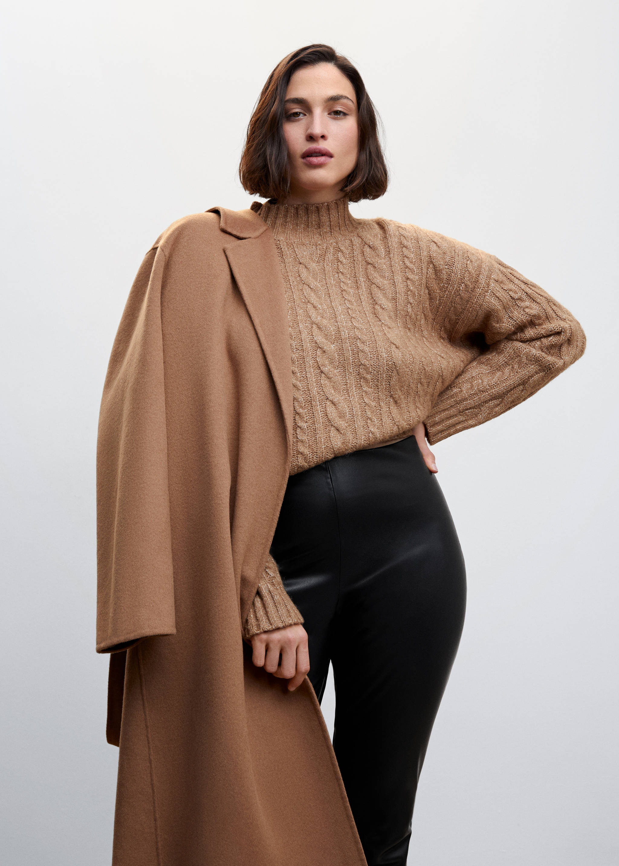 Faux-leather leggings with split hems - Details of the article 5