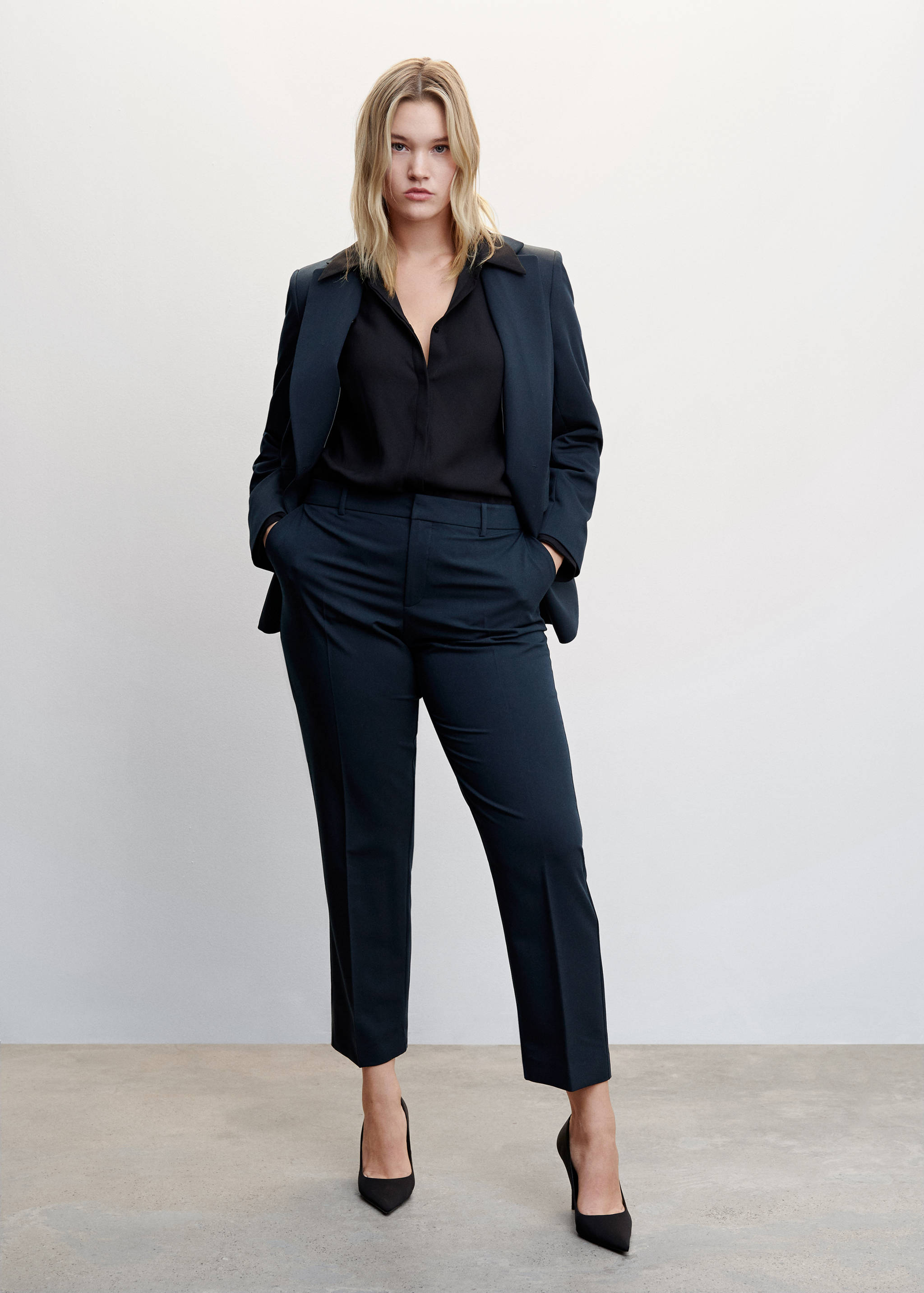 Straight suit trousers - Details of the article 3
