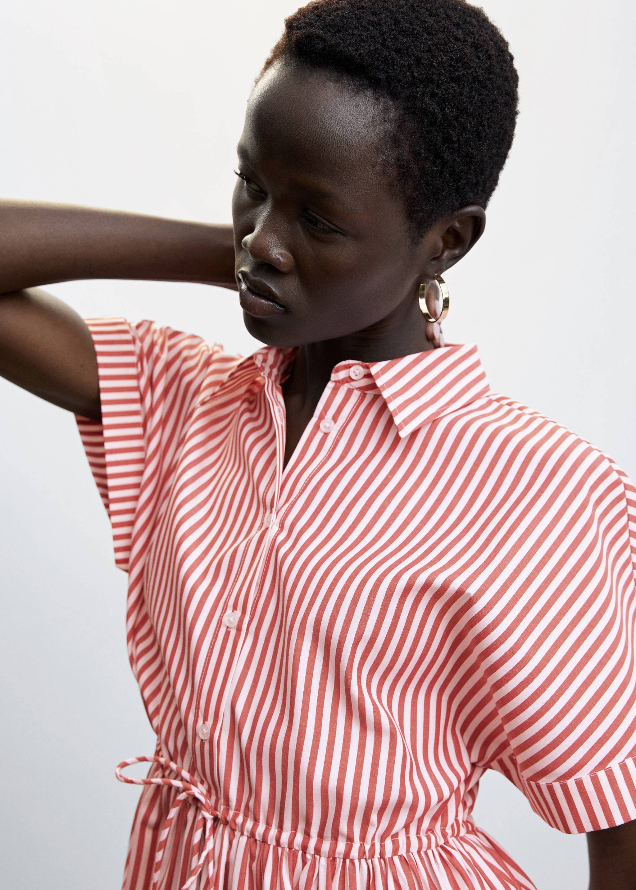 Robe rayée à volants - Détail de l'article 1