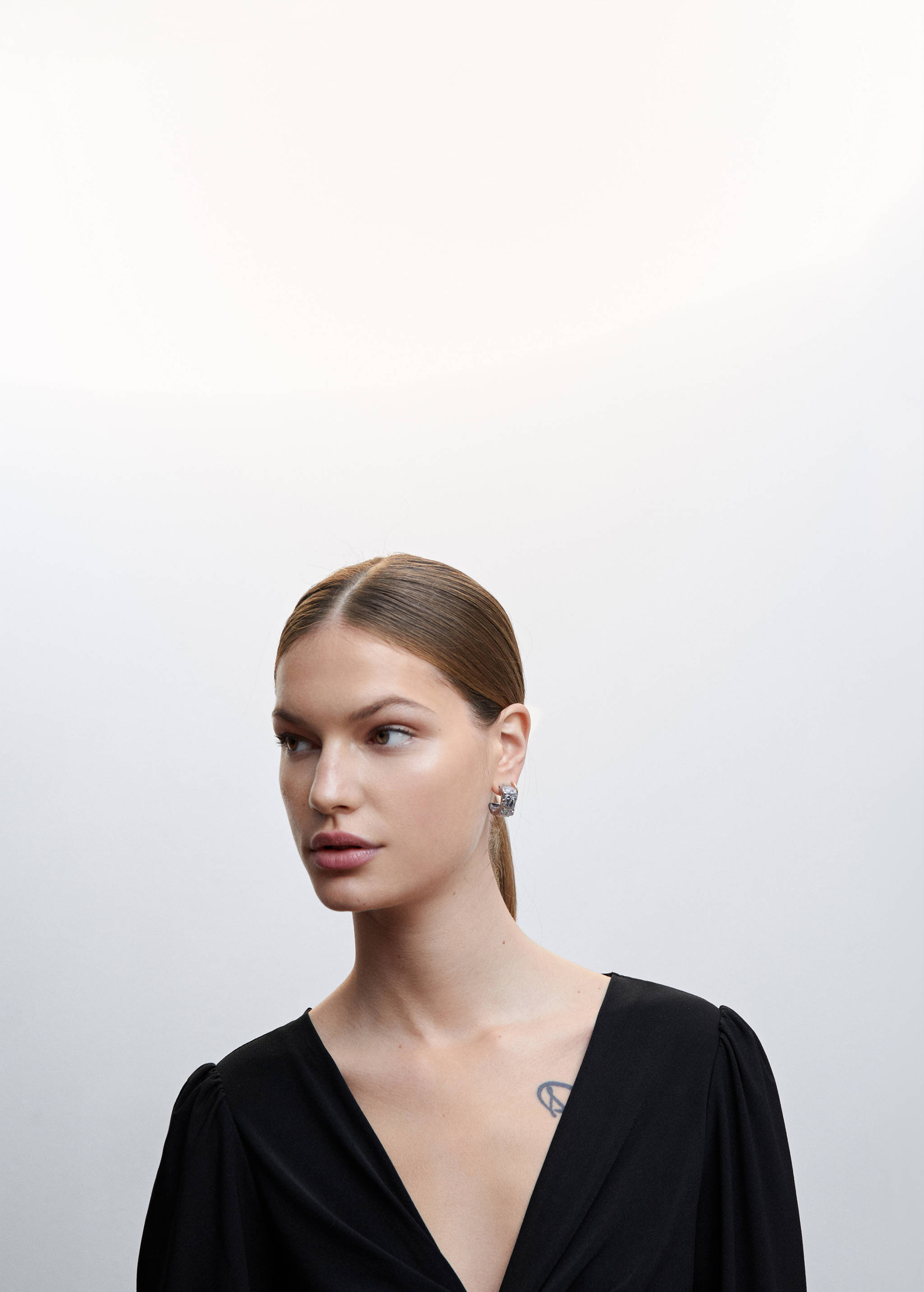 Robe noire détail nœud - Détail de l'article 1