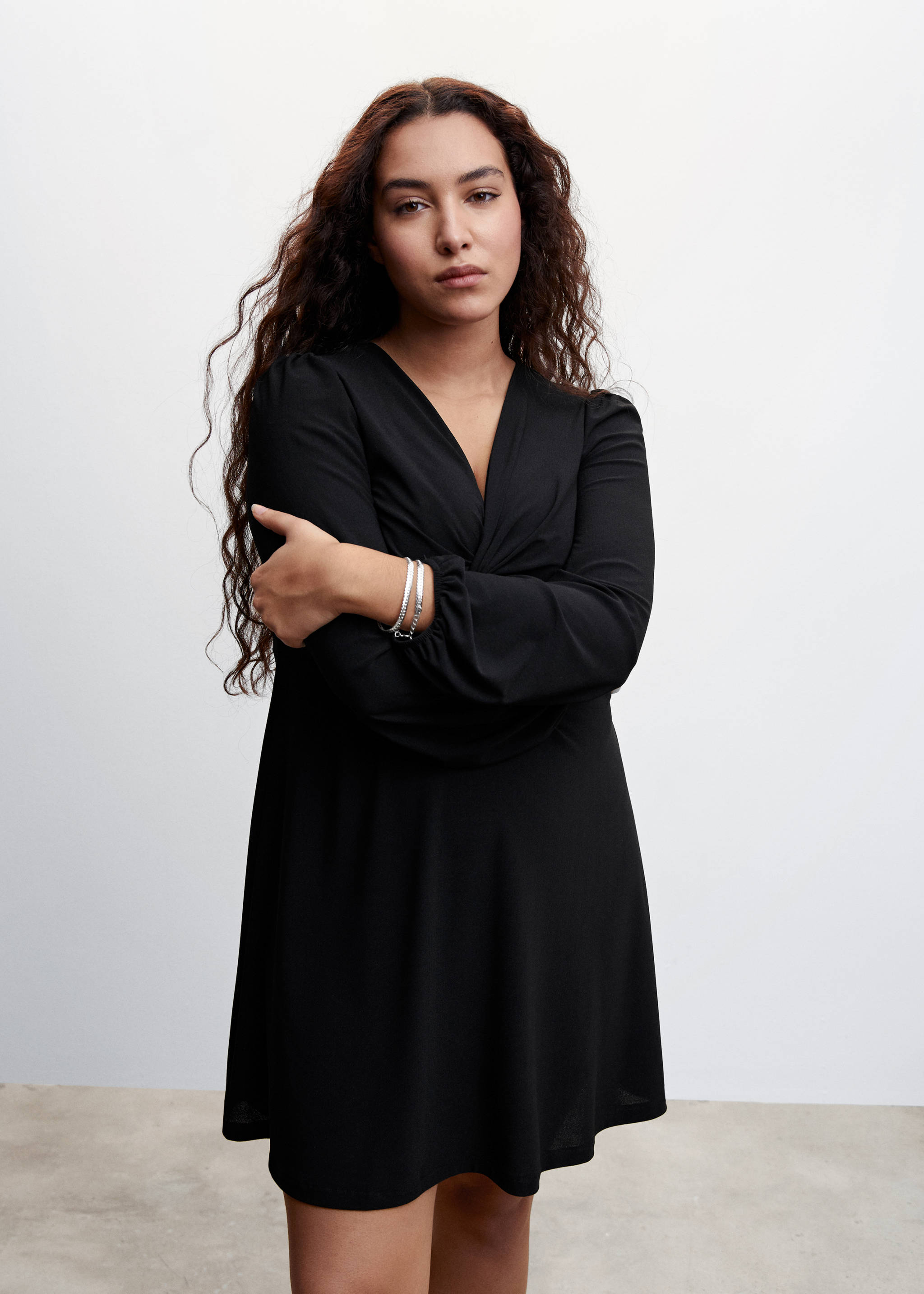 Robe noire détail nœud - Détail de l'article 5