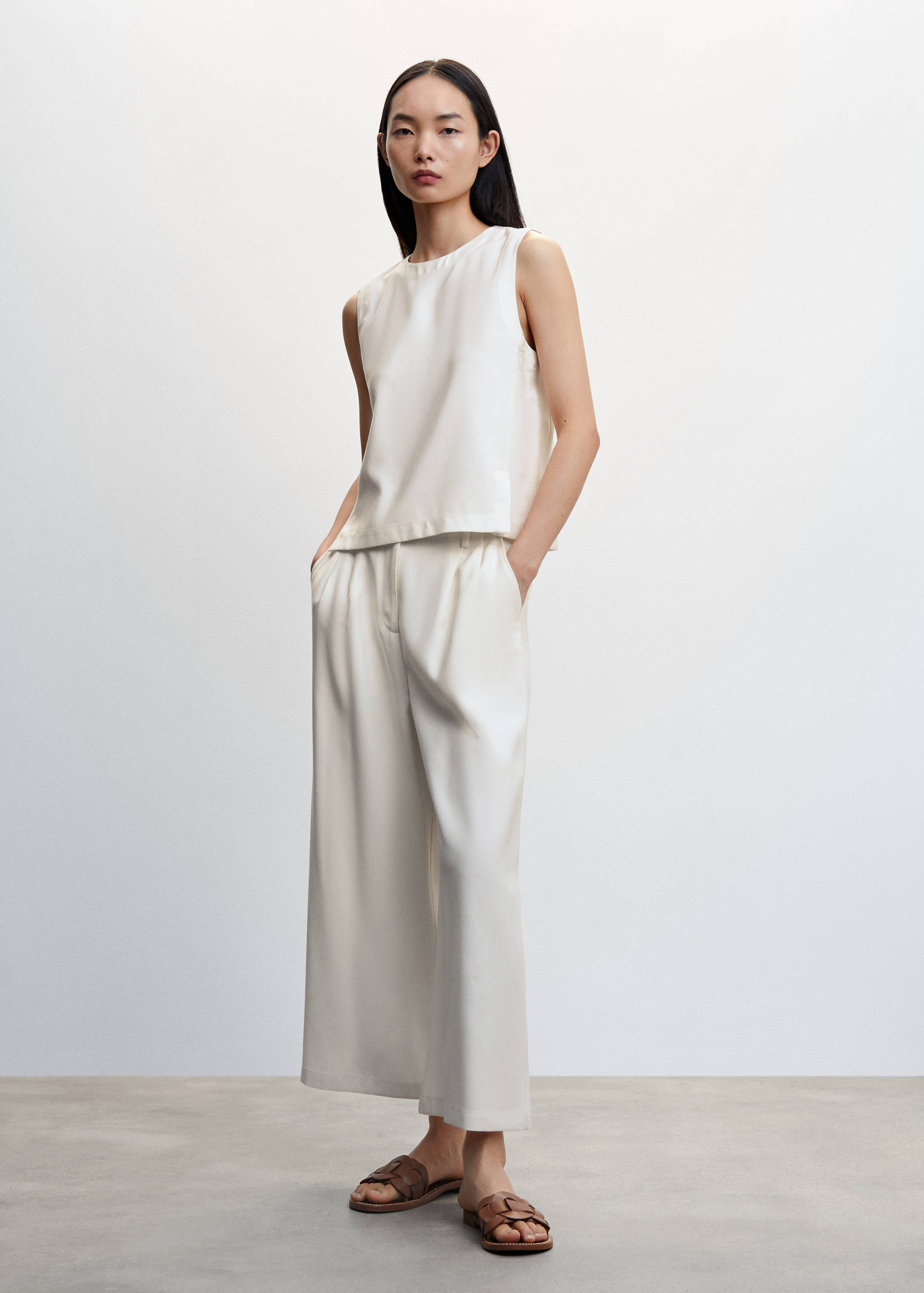 Pleated culottes trousers - General plane