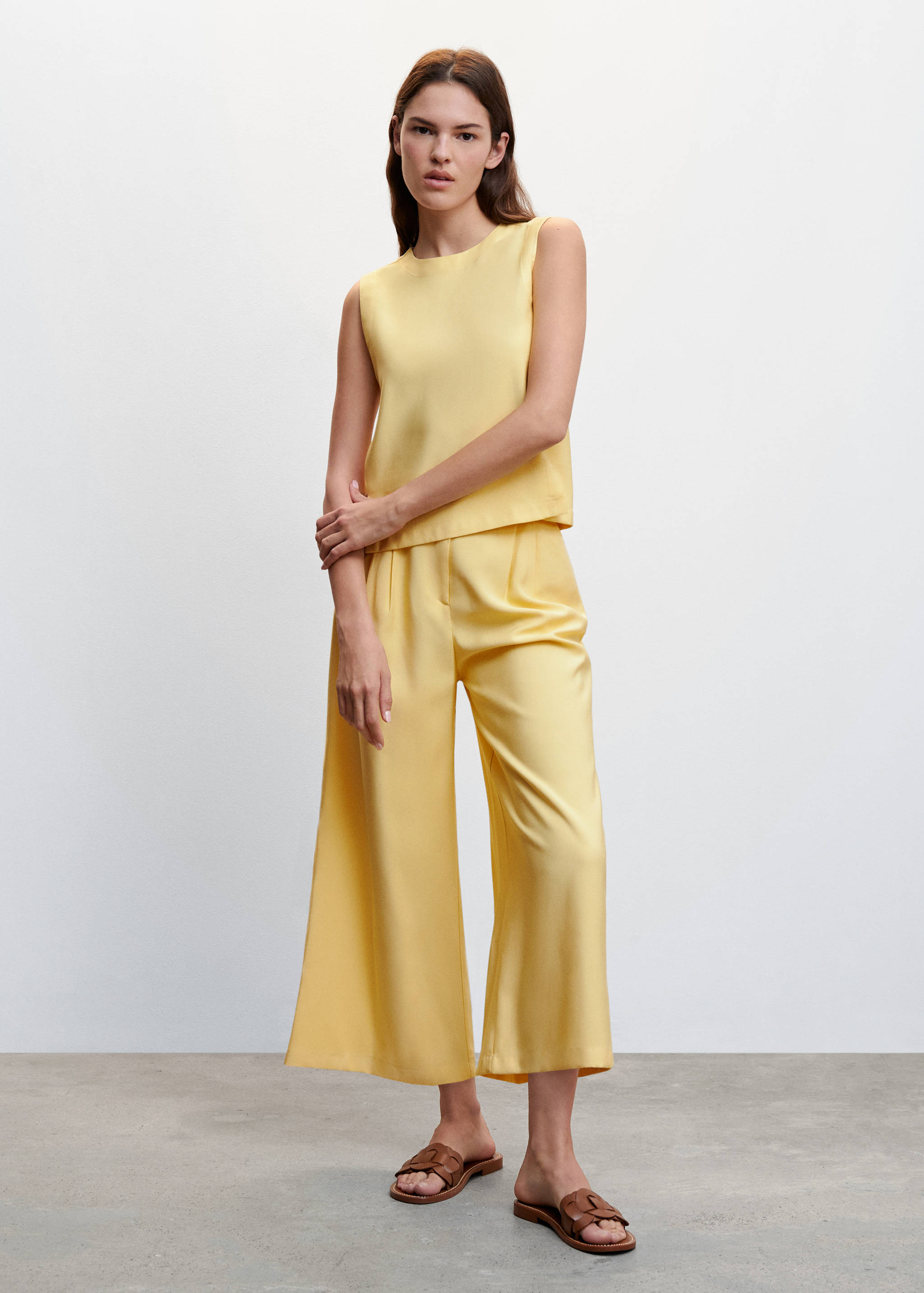 Pleated culottes trousers - General plane