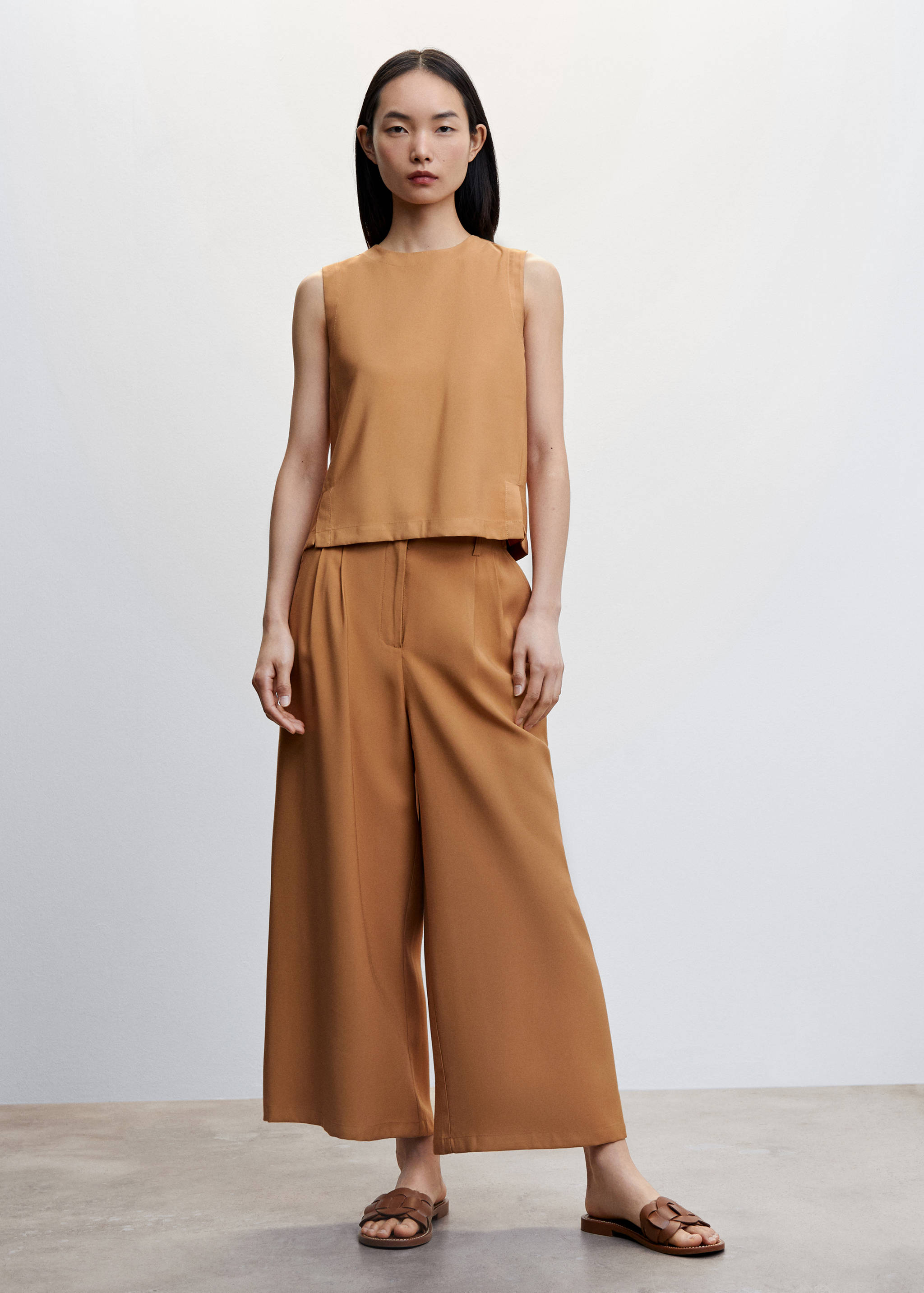 Pleated culottes trousers - General plane