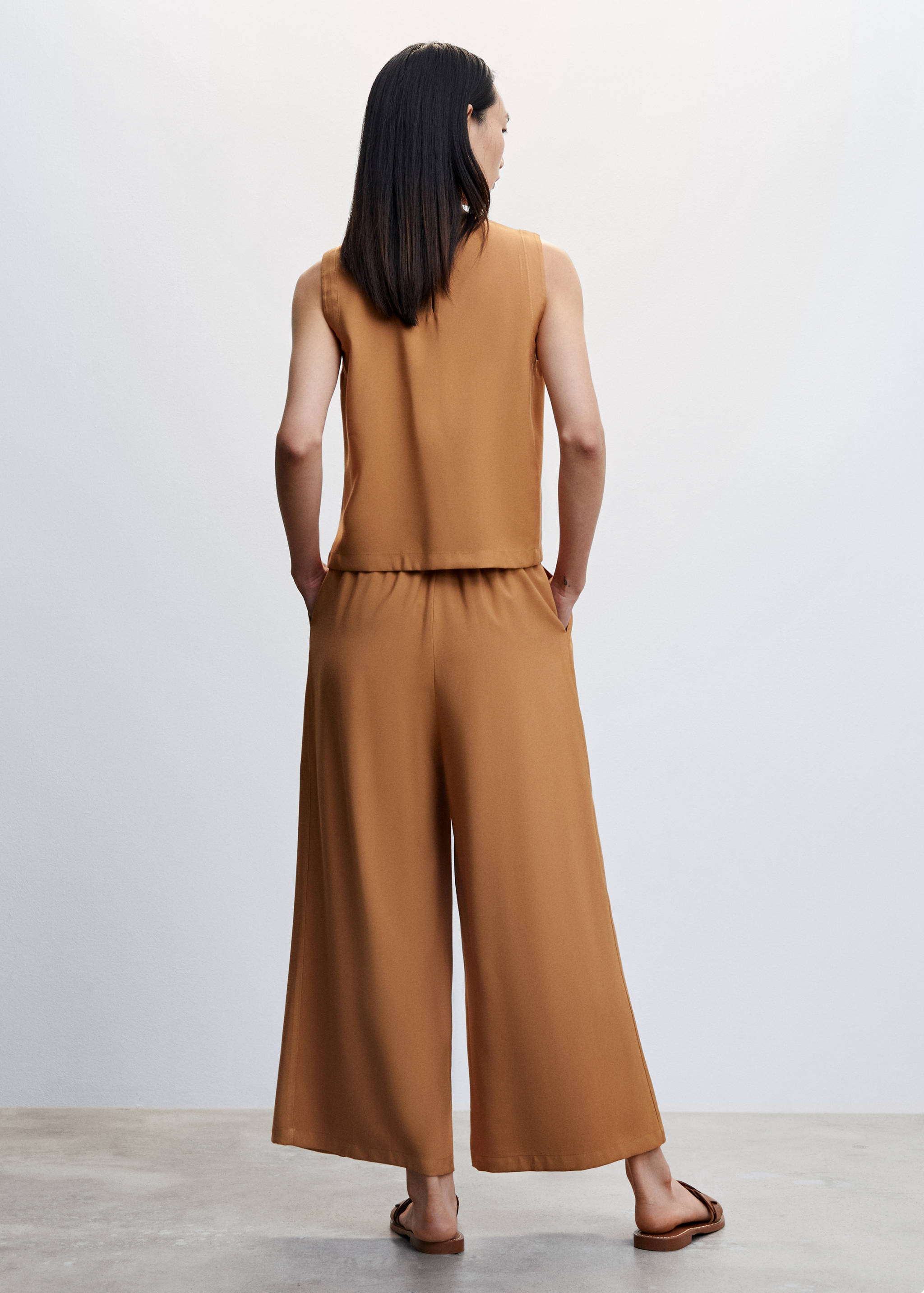 Pleated culottes trousers - Reverse of the article