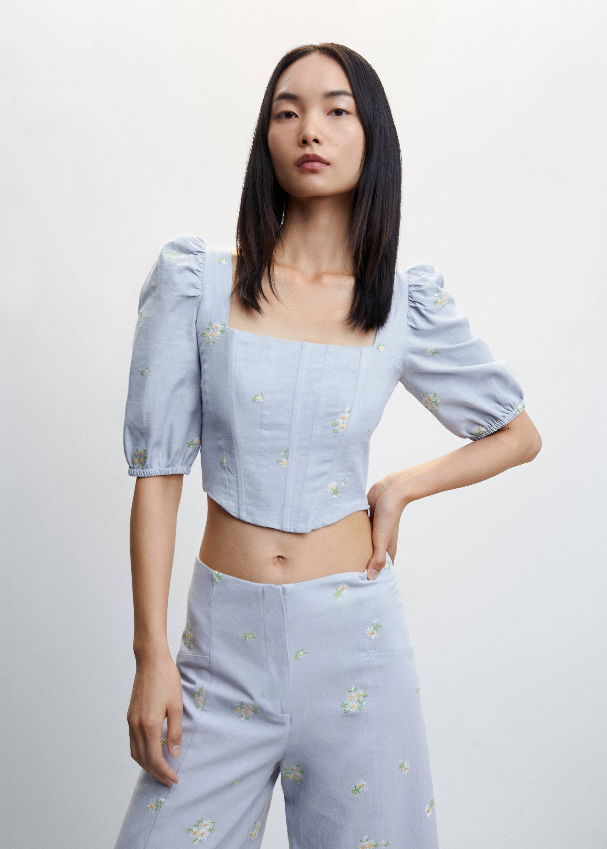 Floral embroidered blouse - Medium plane