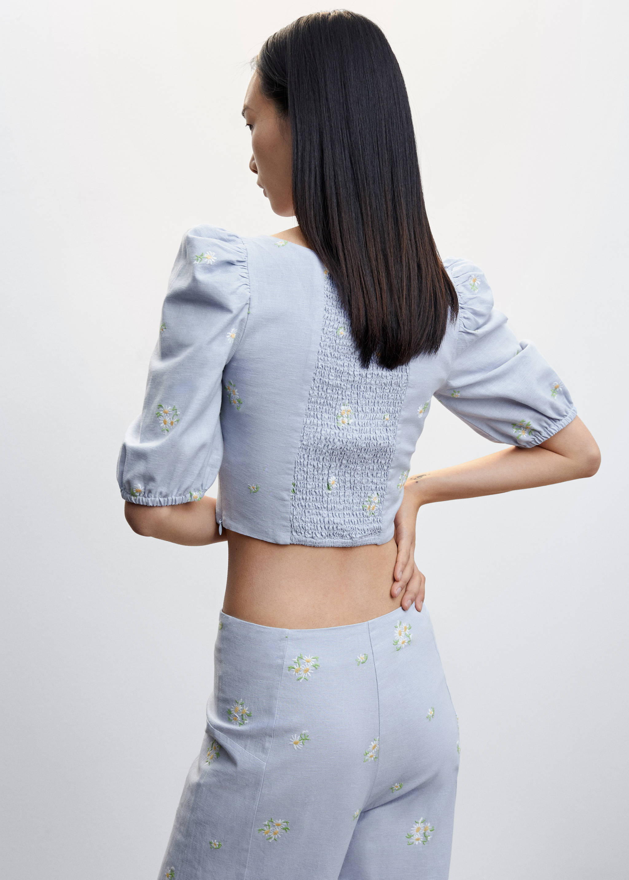 Floral embroidered blouse - Reverse of the article