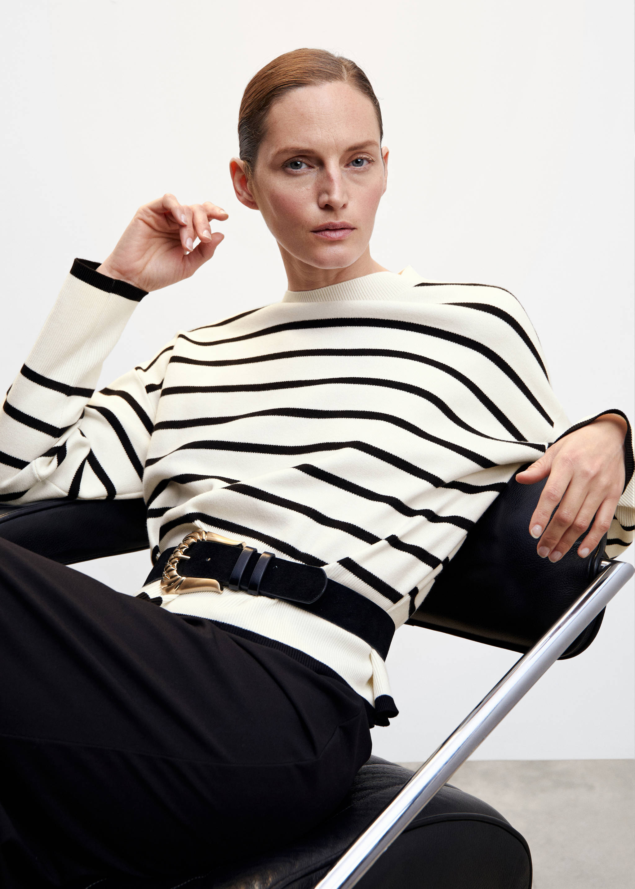 Oversized striped sweater - Details of the article 2