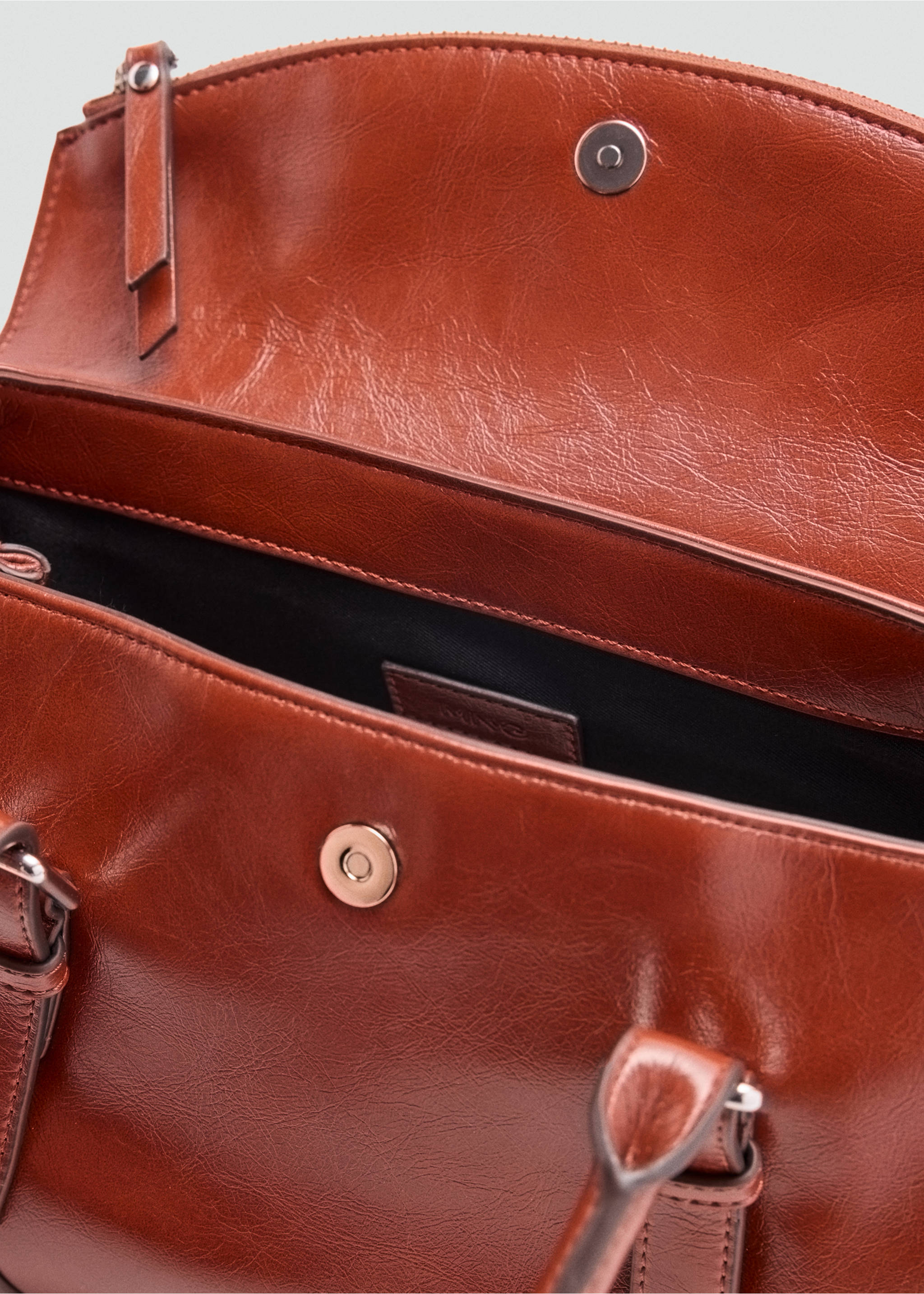 Brown city bag detail showing the interior, top handles, and magnetic snap closure., Cognac. Ref: 47051345-00.