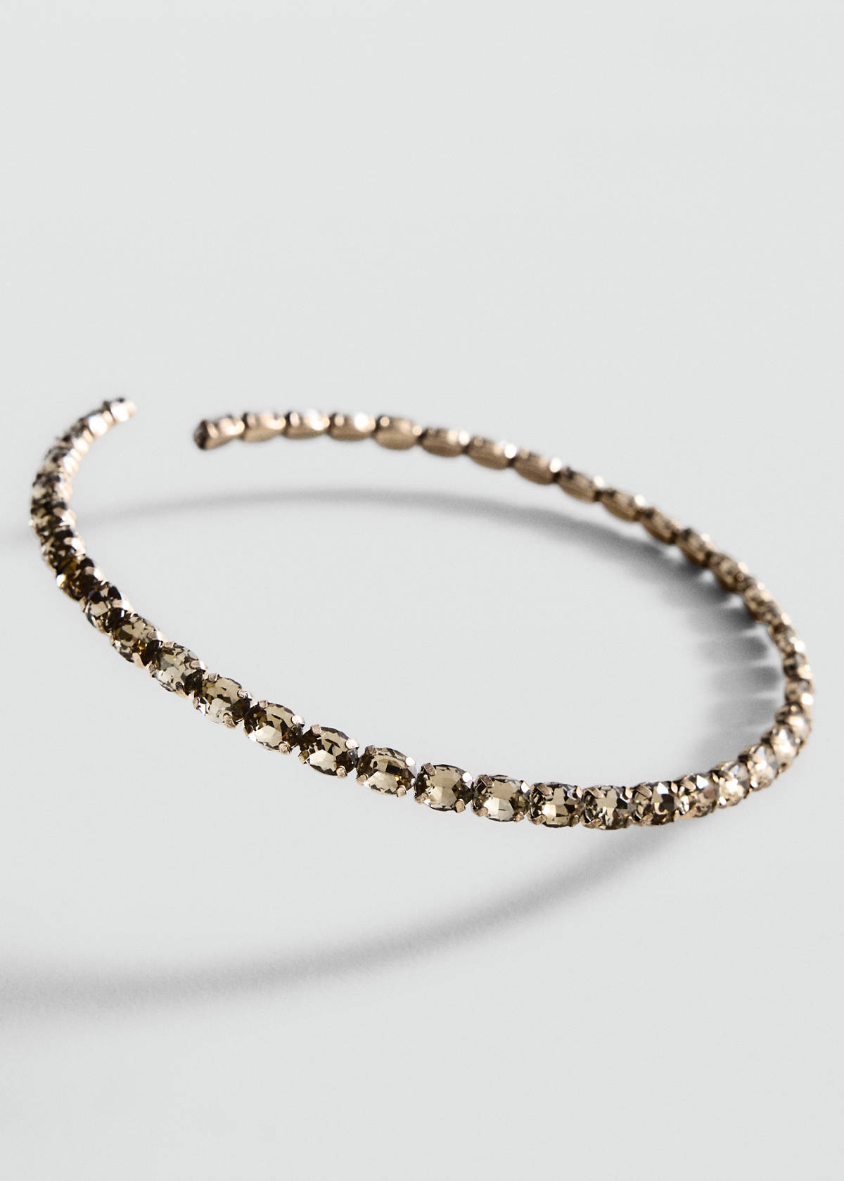 Rigid collar with faceted crystals