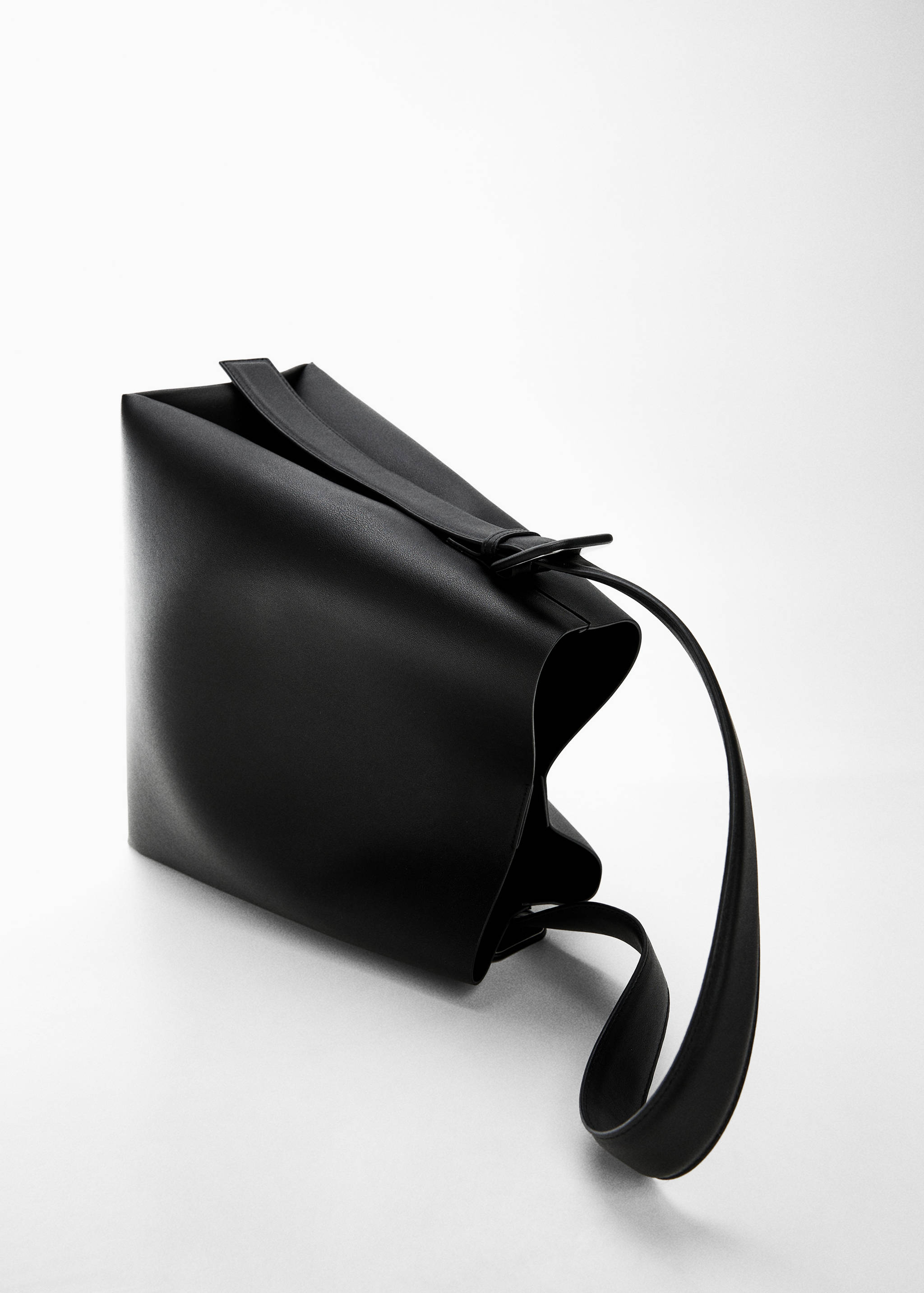 Shopper bag with buckle - Details of the article 5