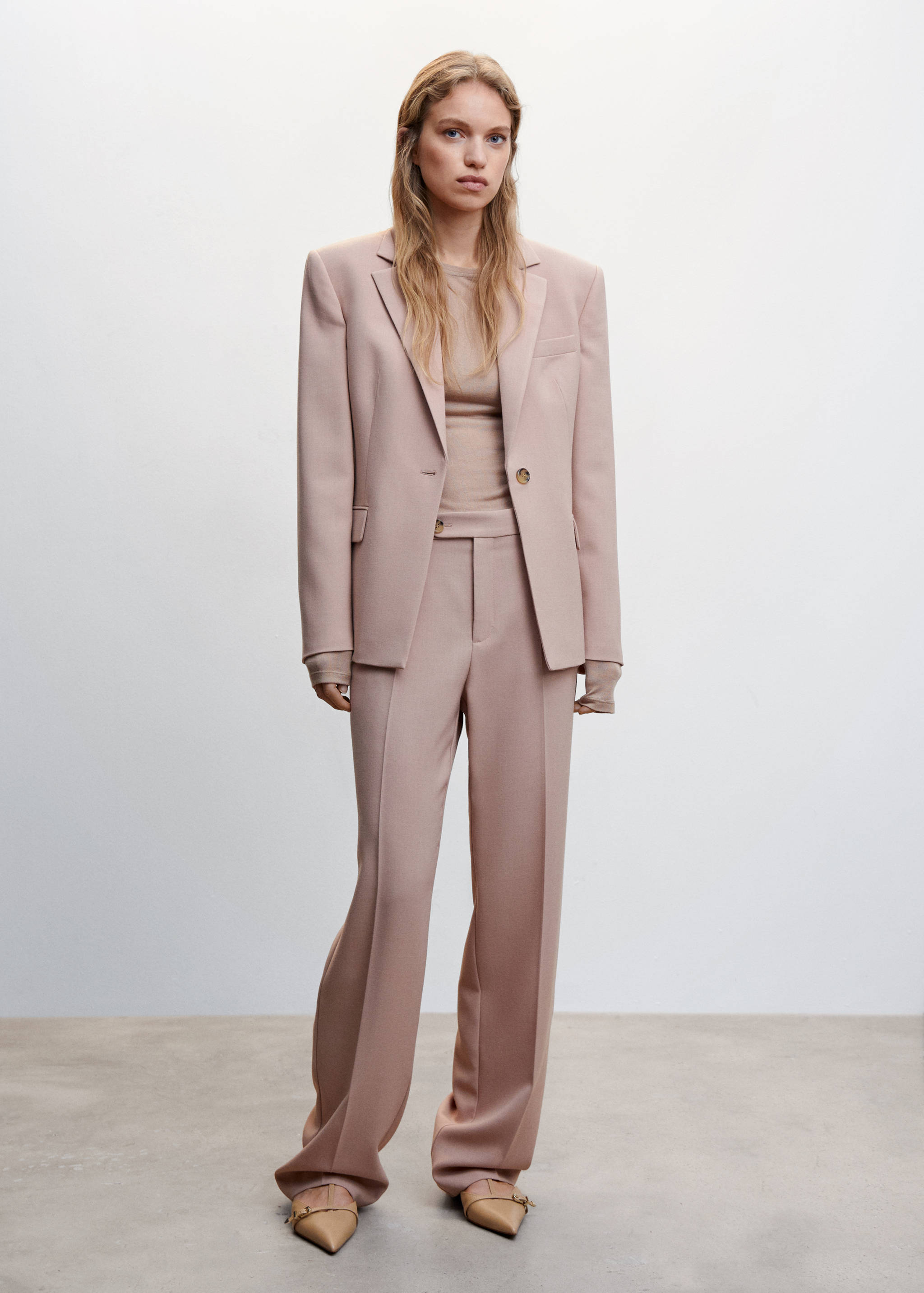 Shoes with decorative toe and buckle  - Details of the article 9