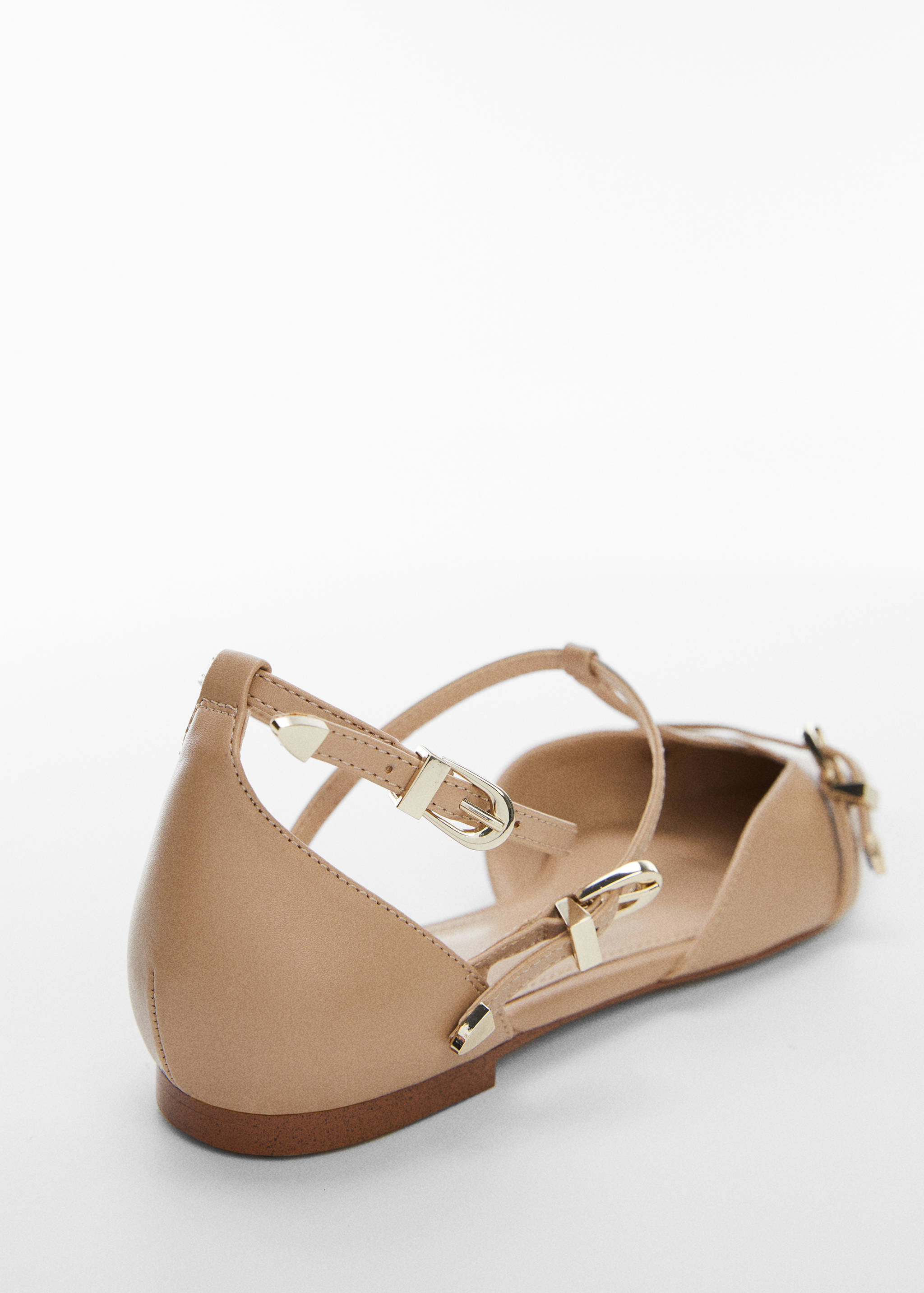 Shoes with decorative toe and buckle  - Details of the article 1