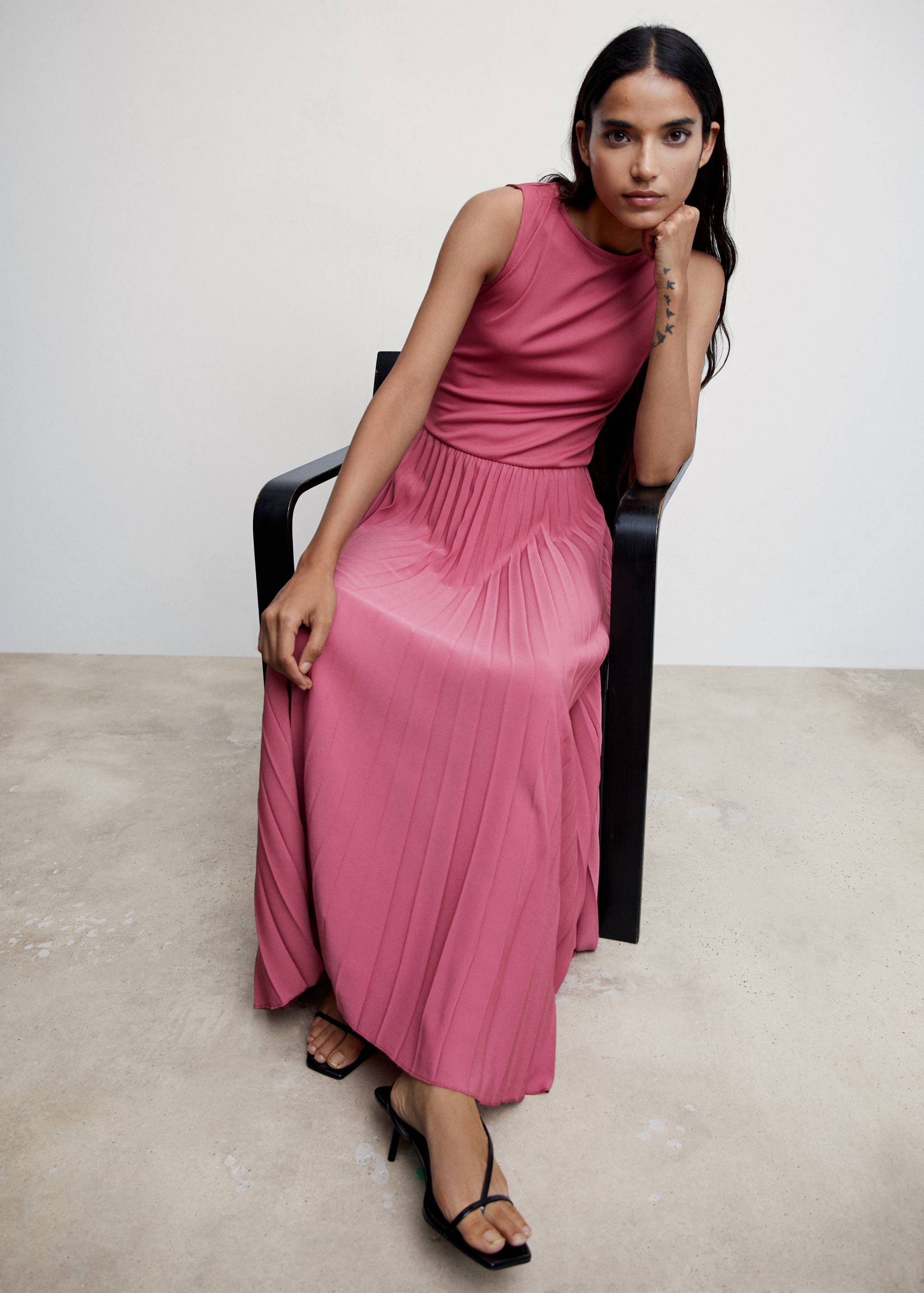 Pleated knitted dress - Details of the article 2