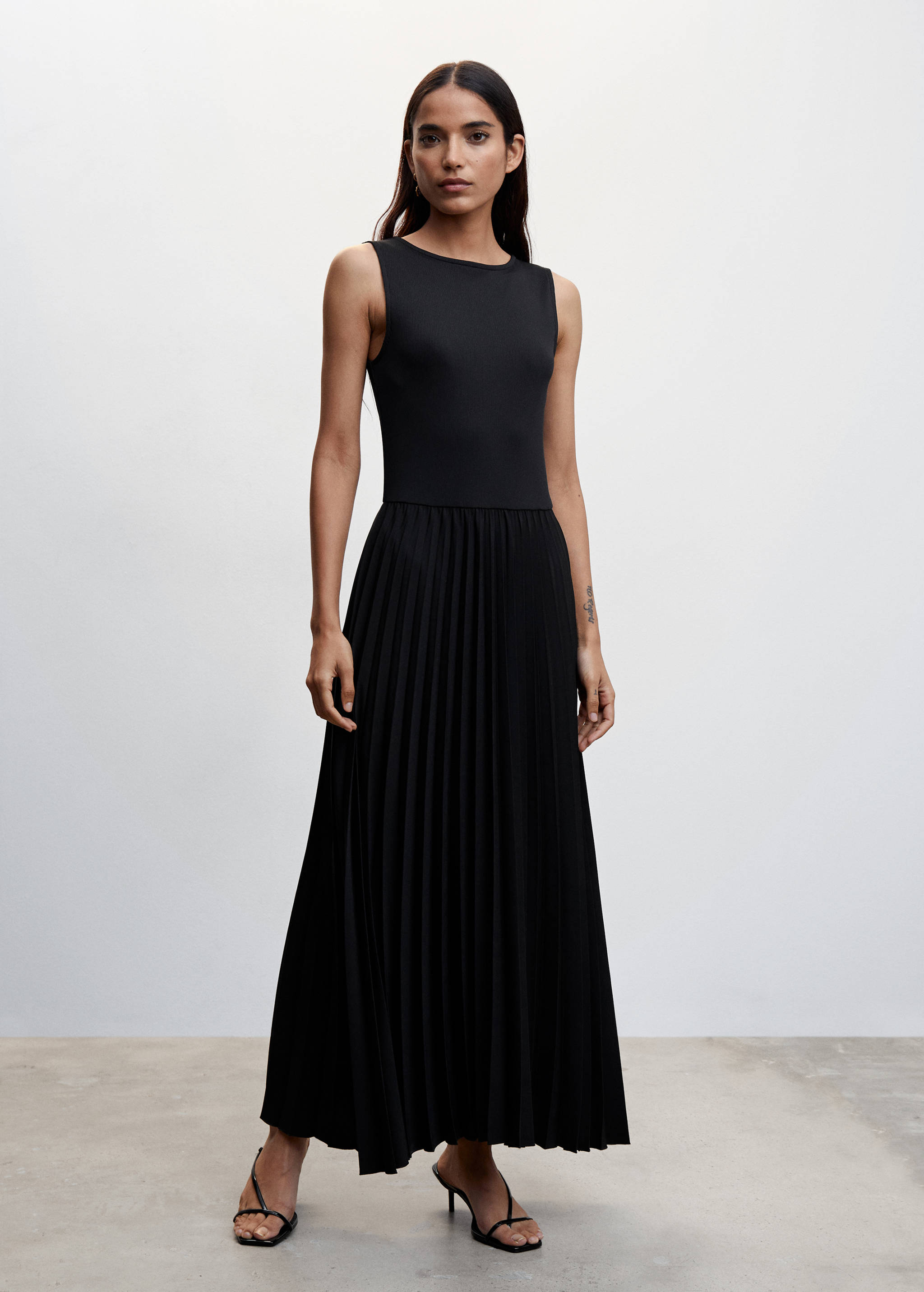 Pleated knitted dress - General plane