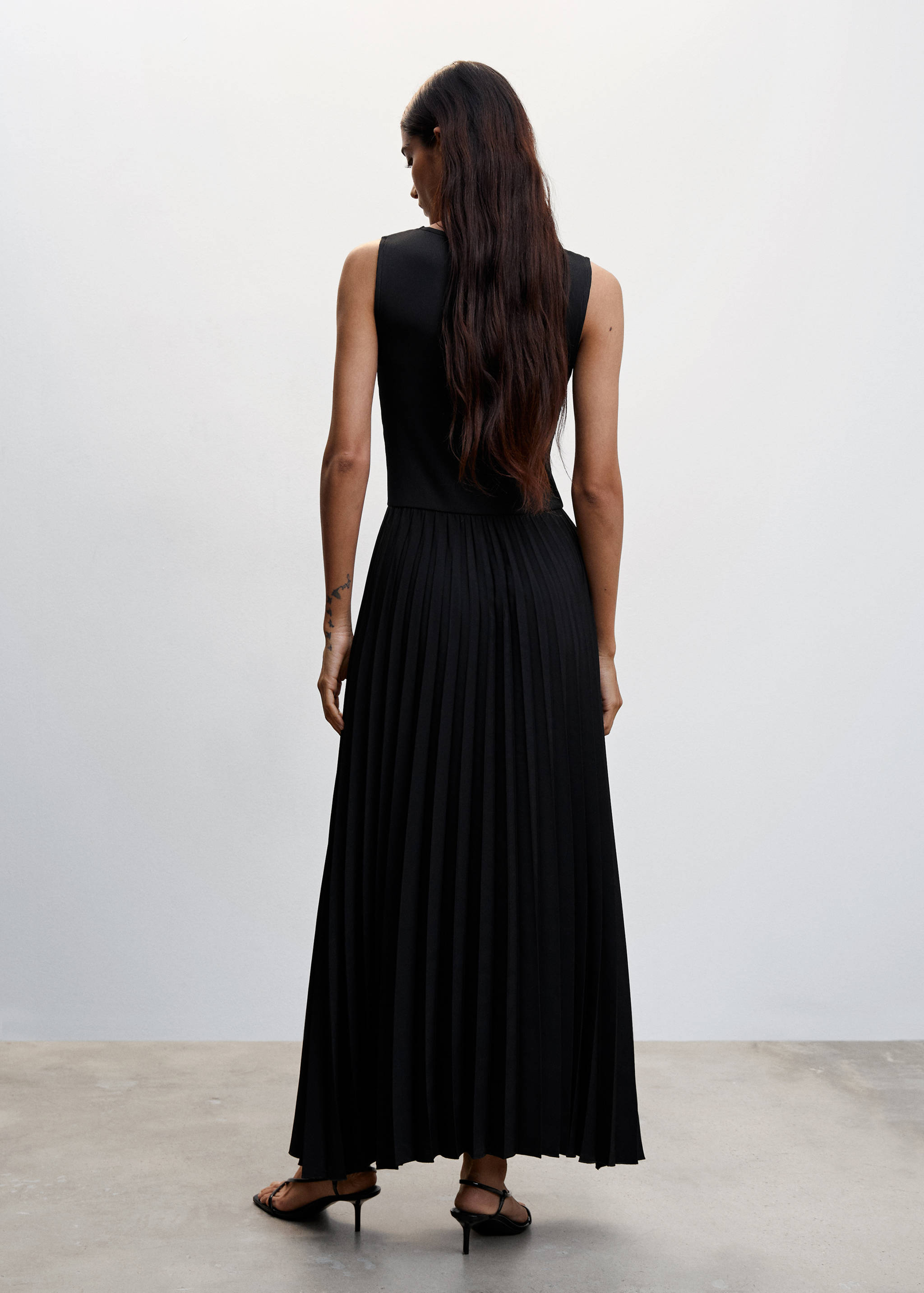 Pleated knitted dress - Reverse of the article