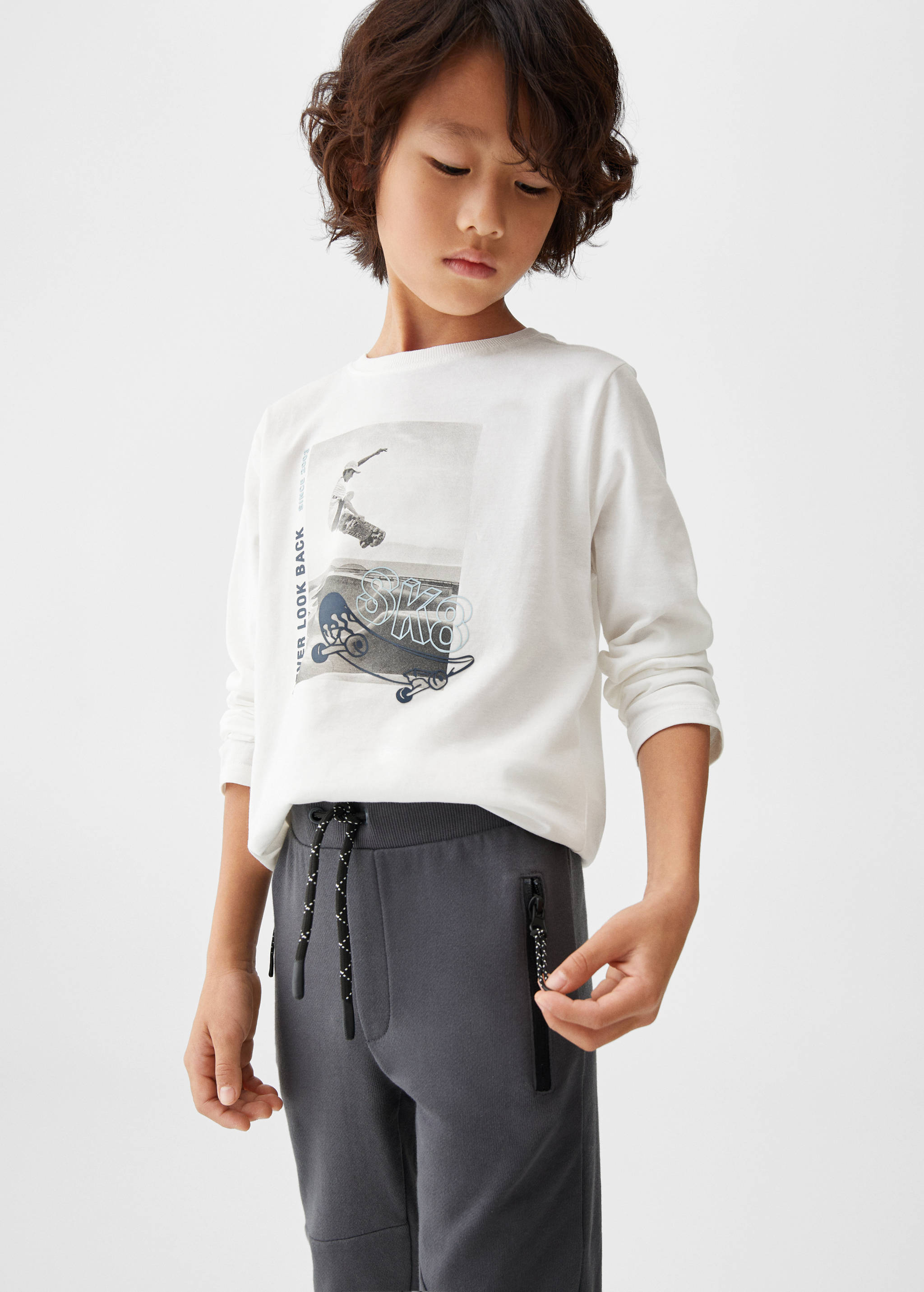 Брюки-джоггеры со шнуром - Средний план