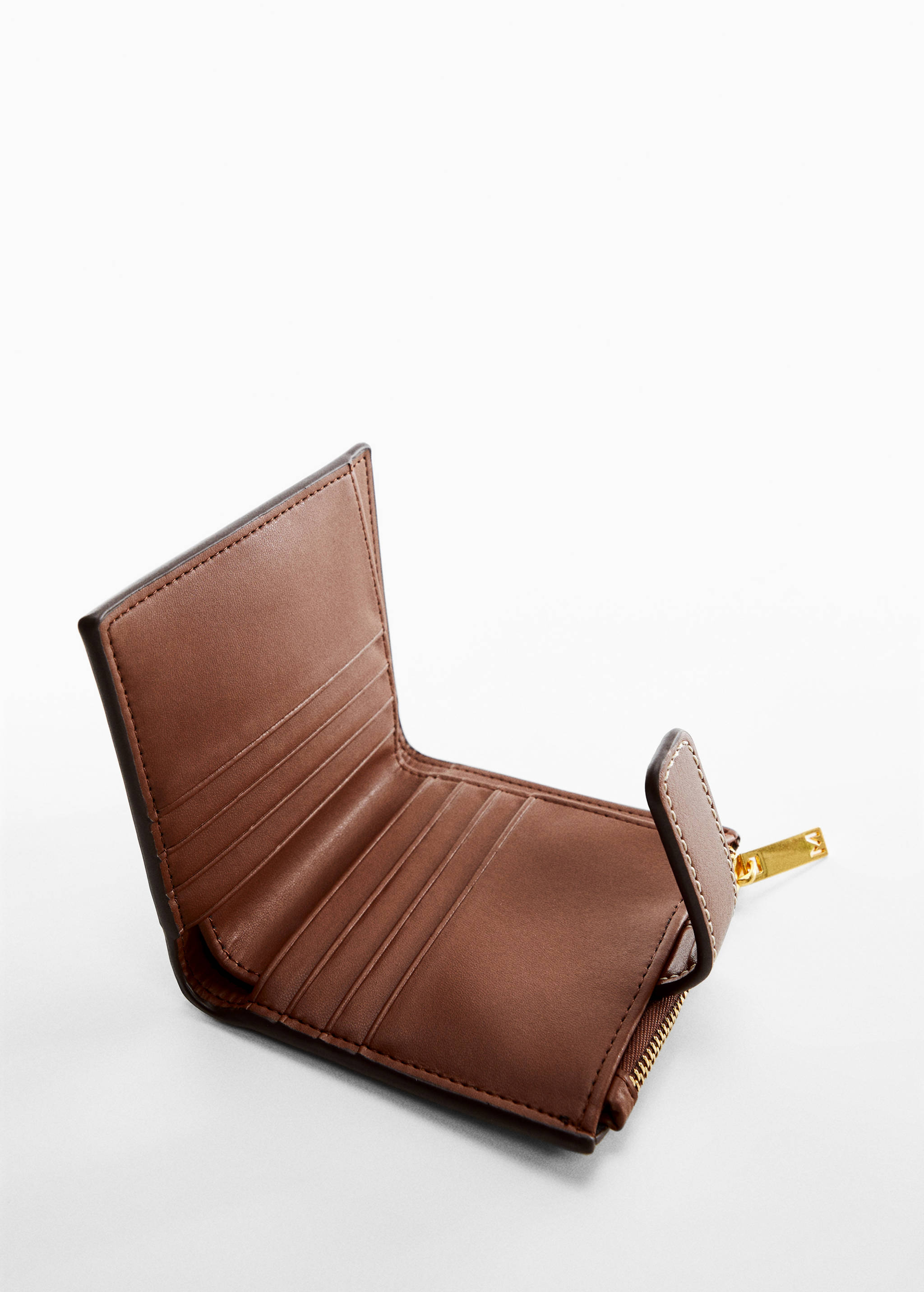 Кошелек с принтованным логотипом - Средний план