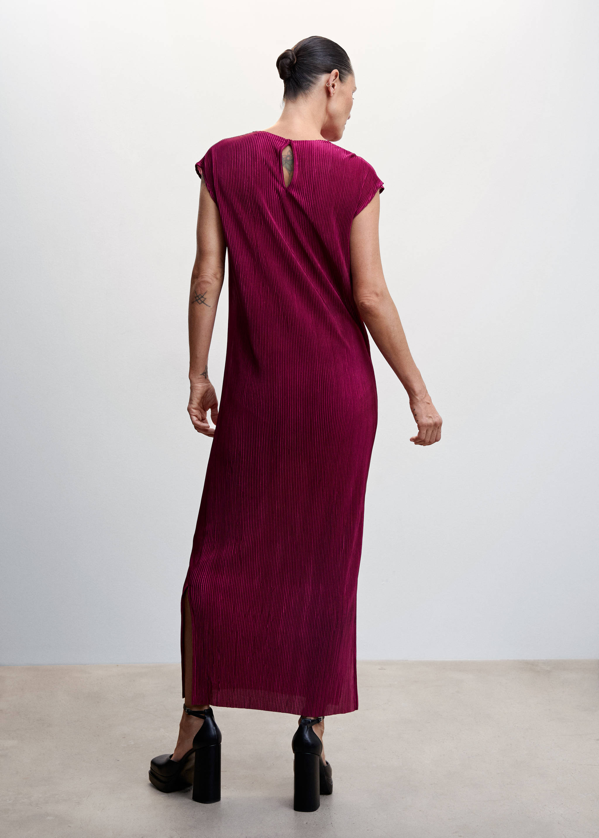 Vestido largo plisado - Reverso del artículo