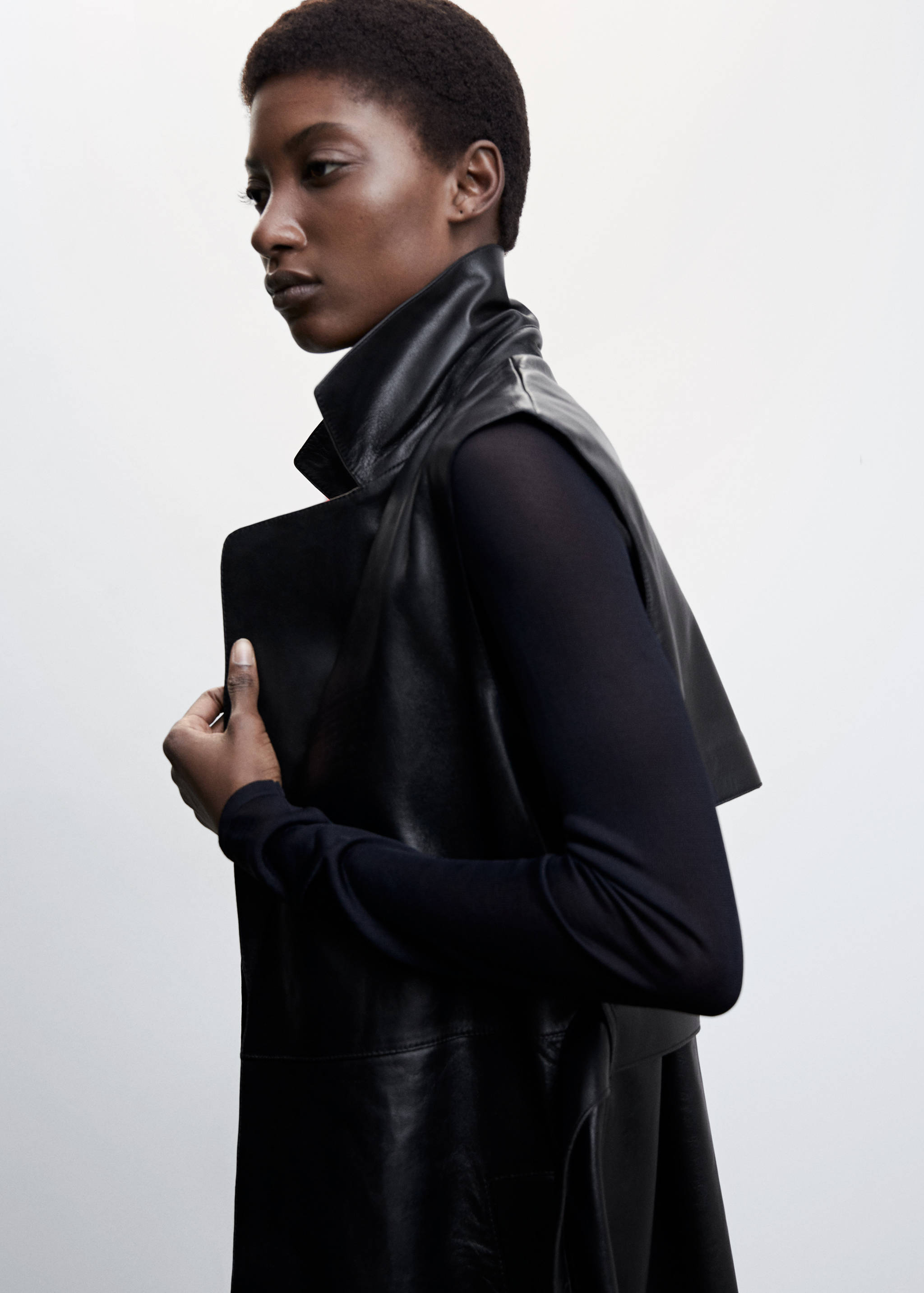 Long leather gilet - Details of the article 1