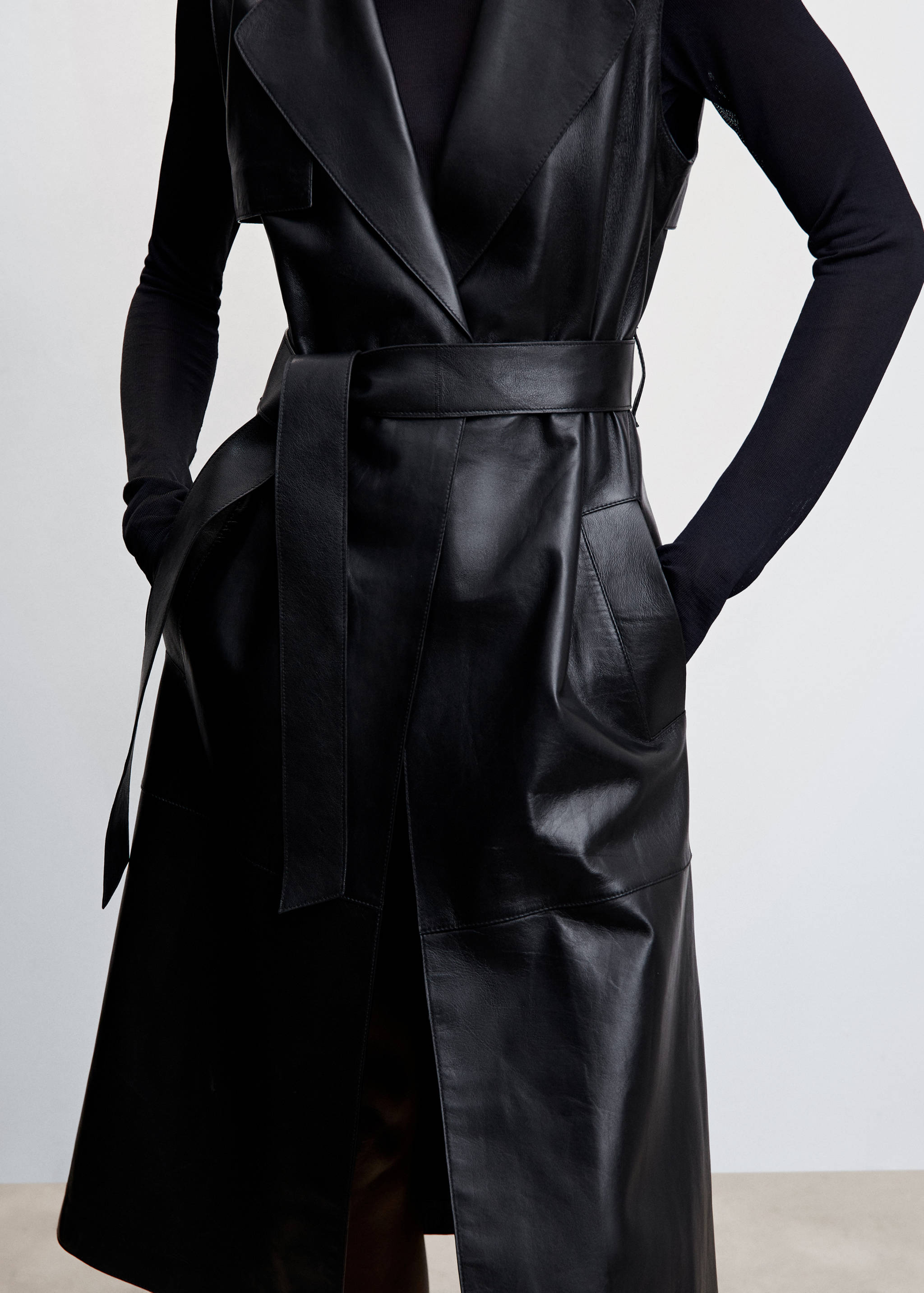 Long leather gilet - Details of the article 6