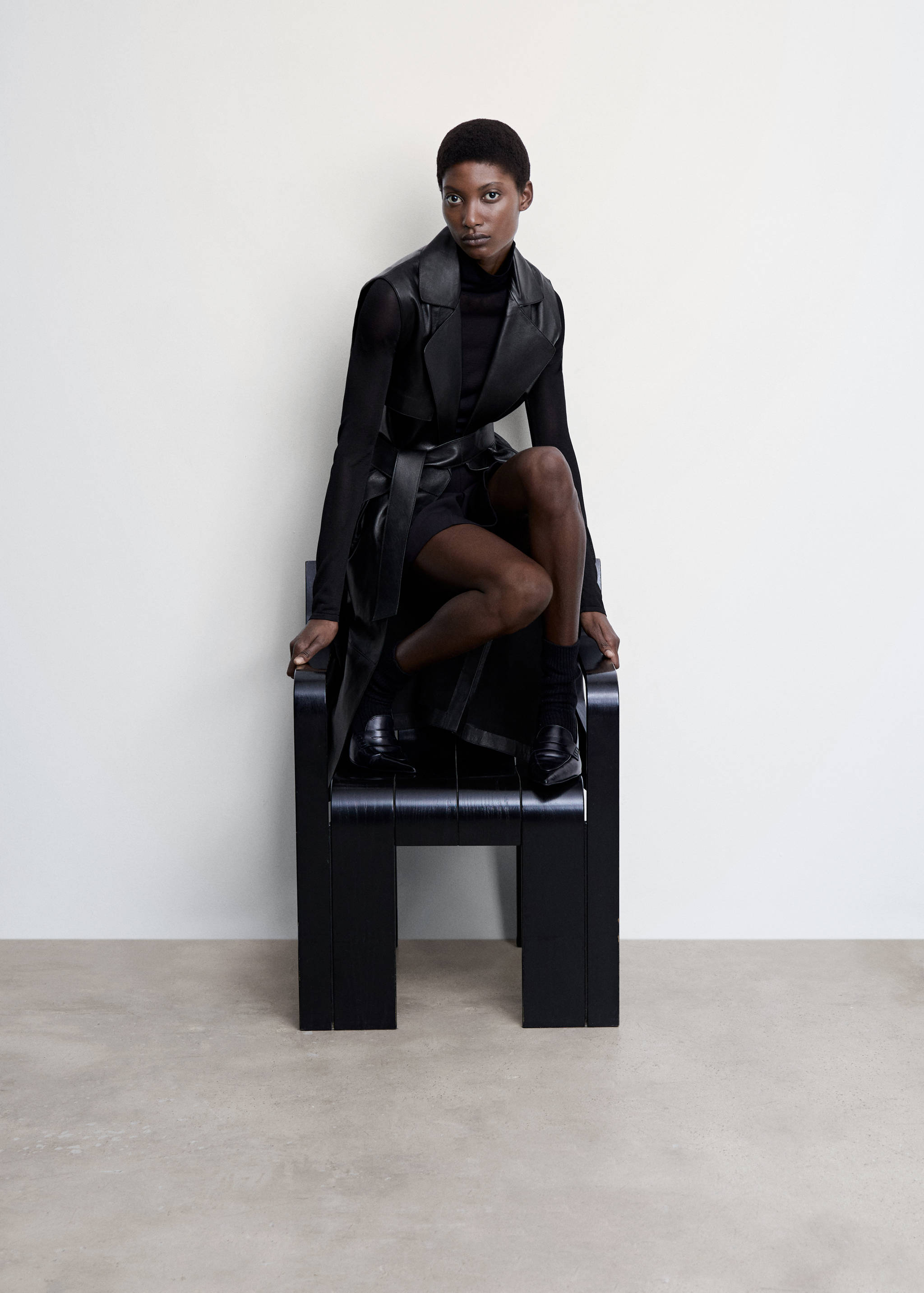 Long leather gilet - Details of the article 2