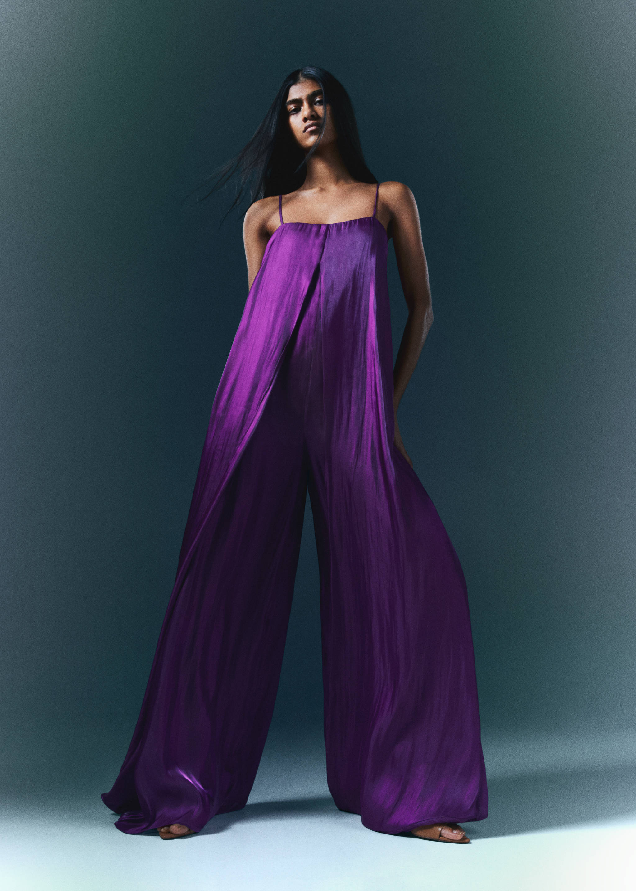 Satin-finish overall with opening - Details of the article 7