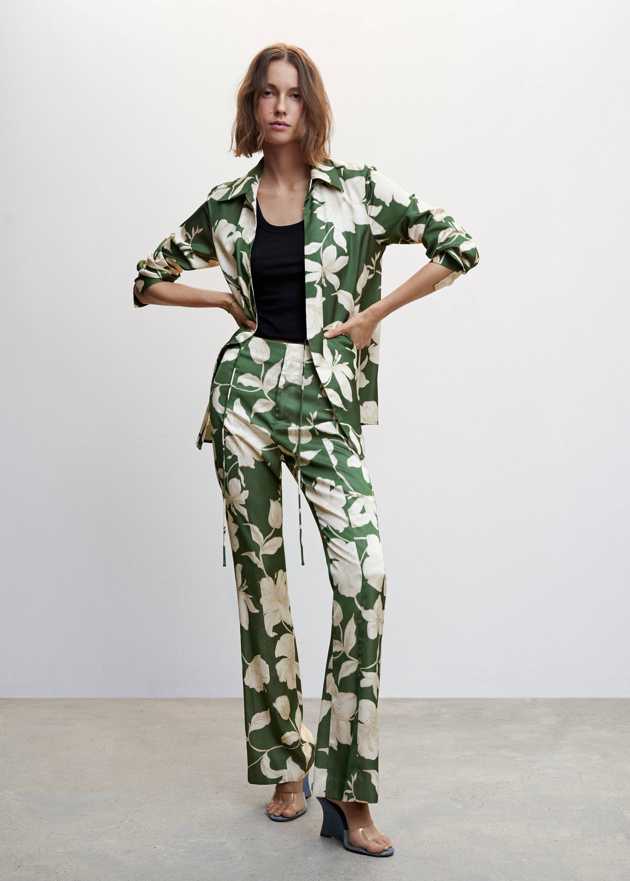 Flared floral-print trousers - General plane