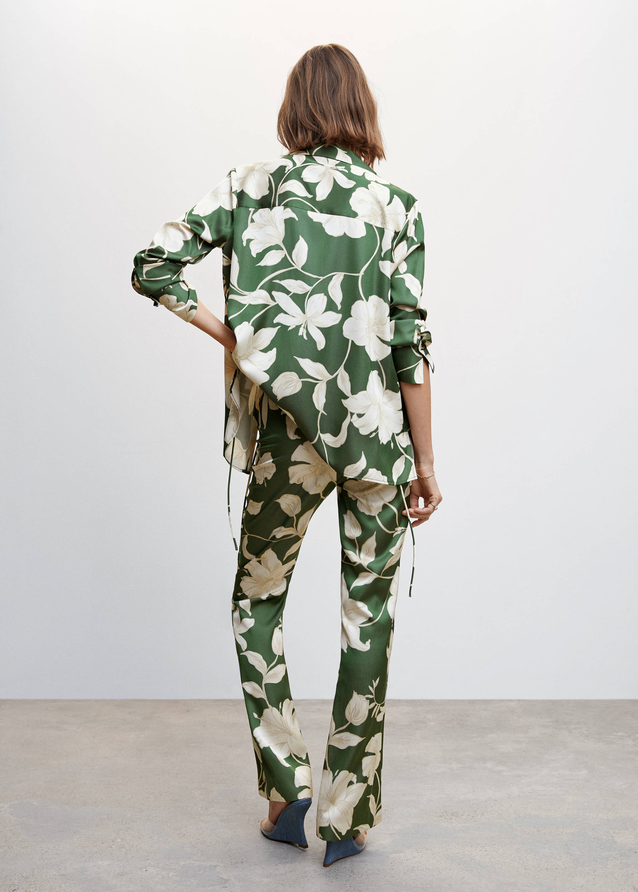 Flared floral-print trousers - Reverse of the article