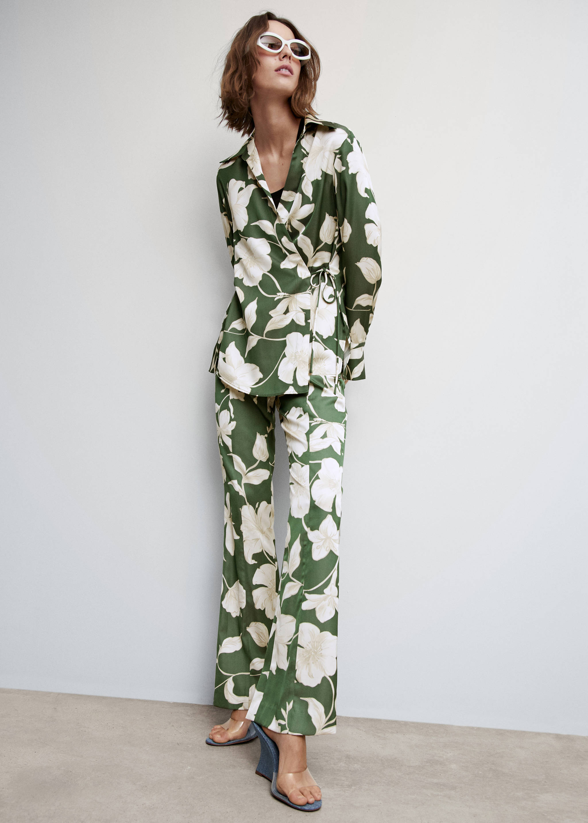 Flared floral-print trousers - Details of the article 2
