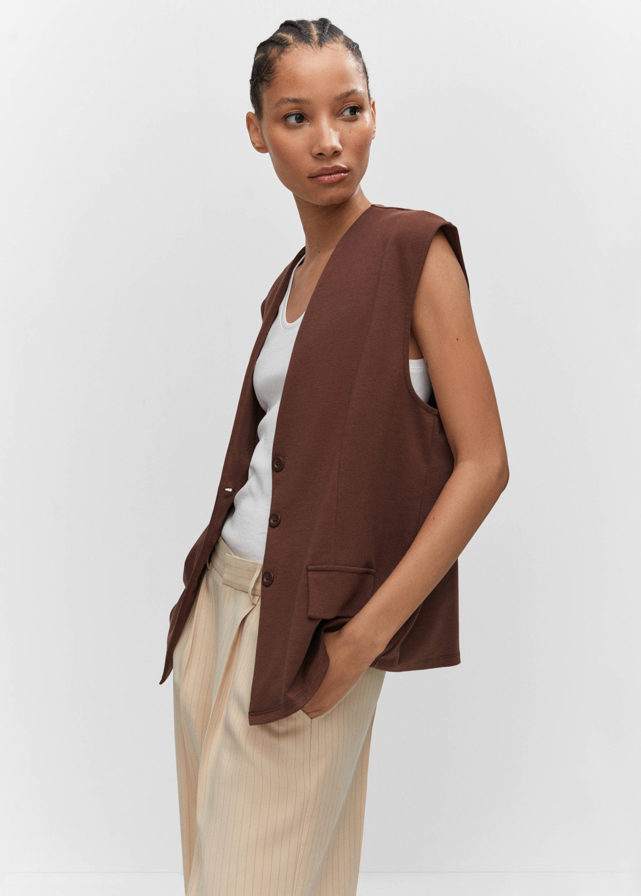  Chaleco recto oversize - Plano medio