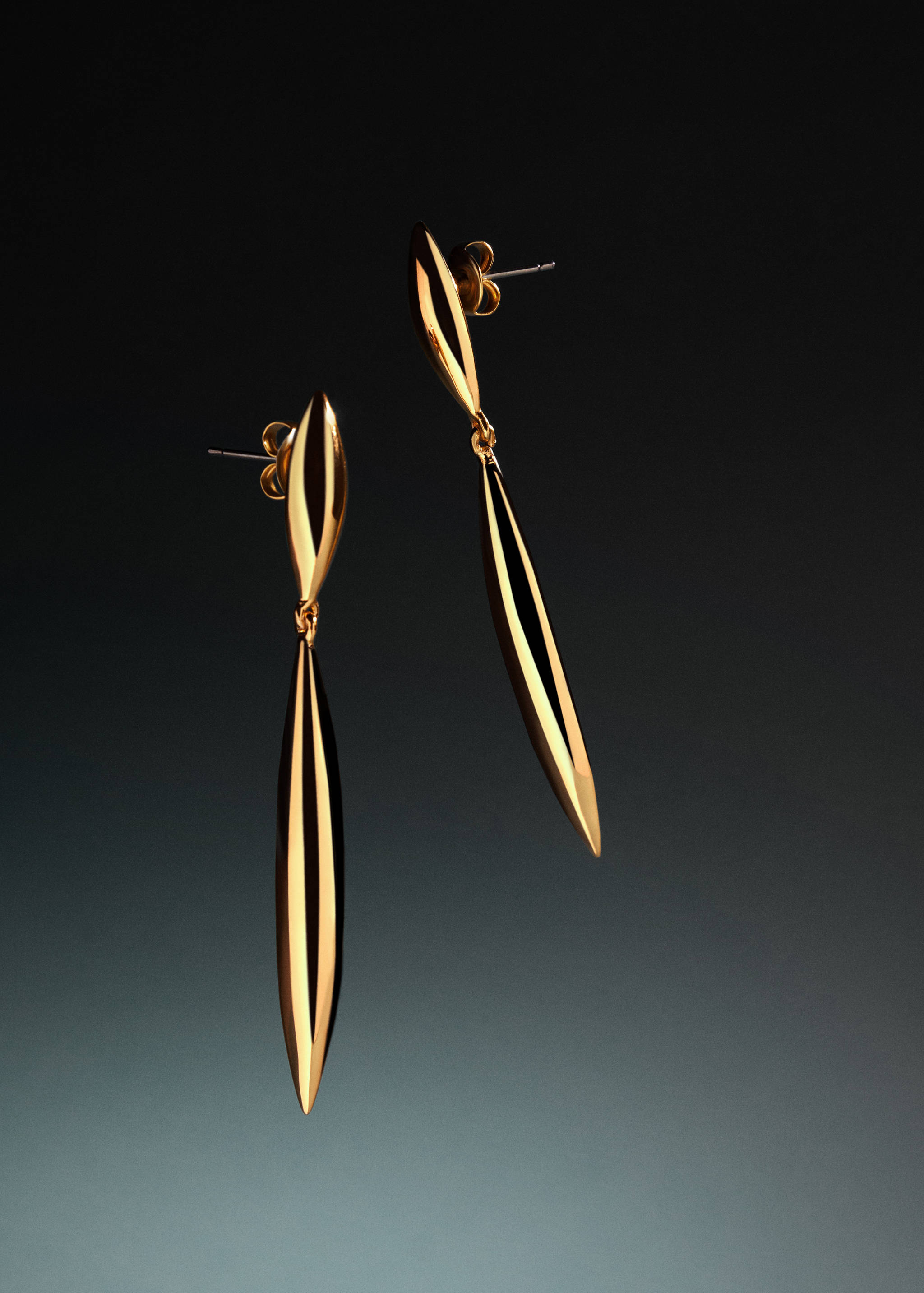 18K drop earrings - Details of the article 7