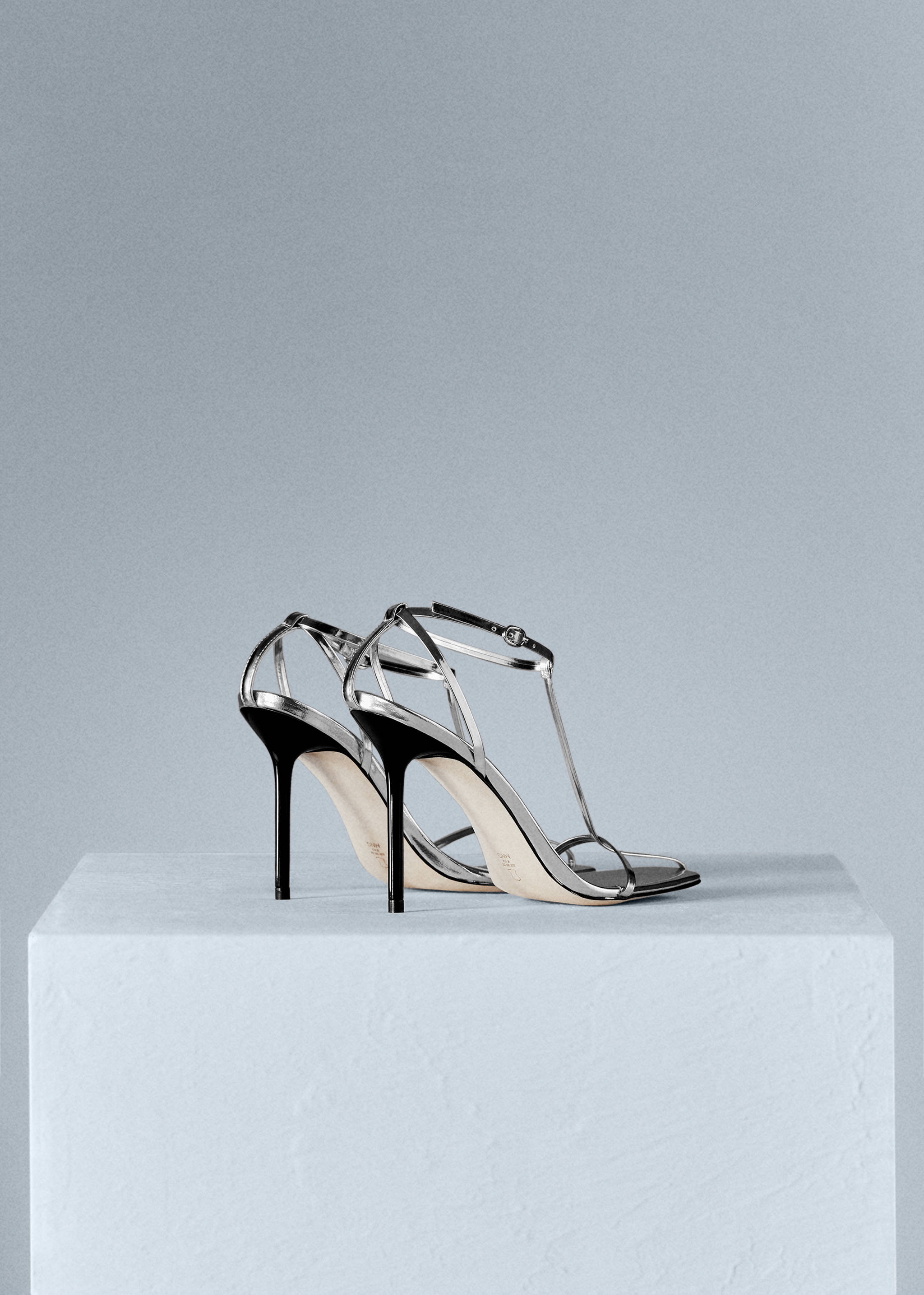 Heeled leather sandals with straps - Details of the article 1