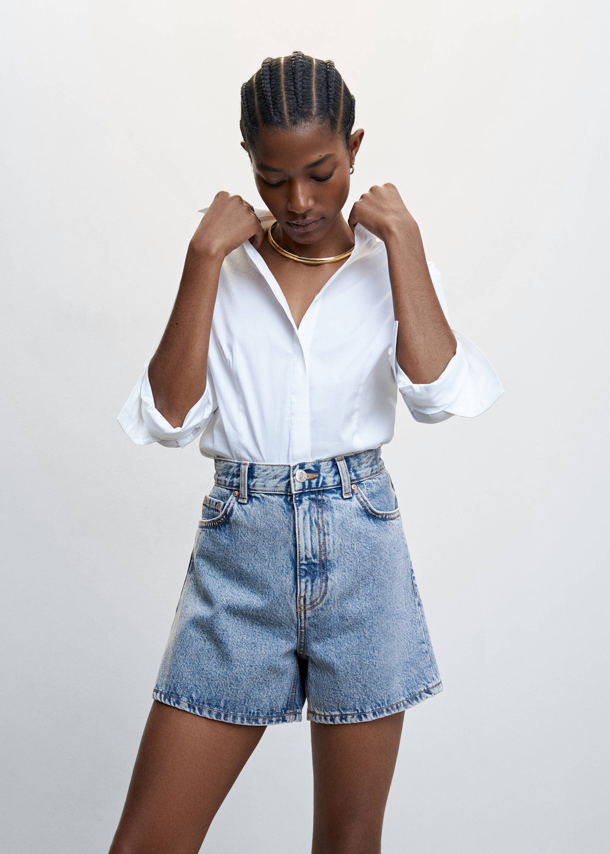 Shorts vaqueros tiro alto - Plano medio