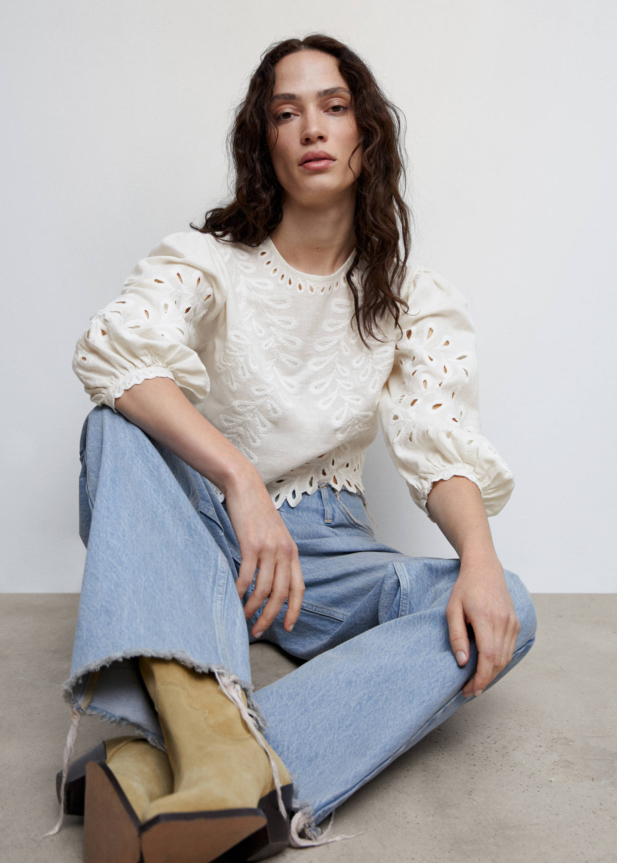 Openwork embroidered blouse - Details of the article 2