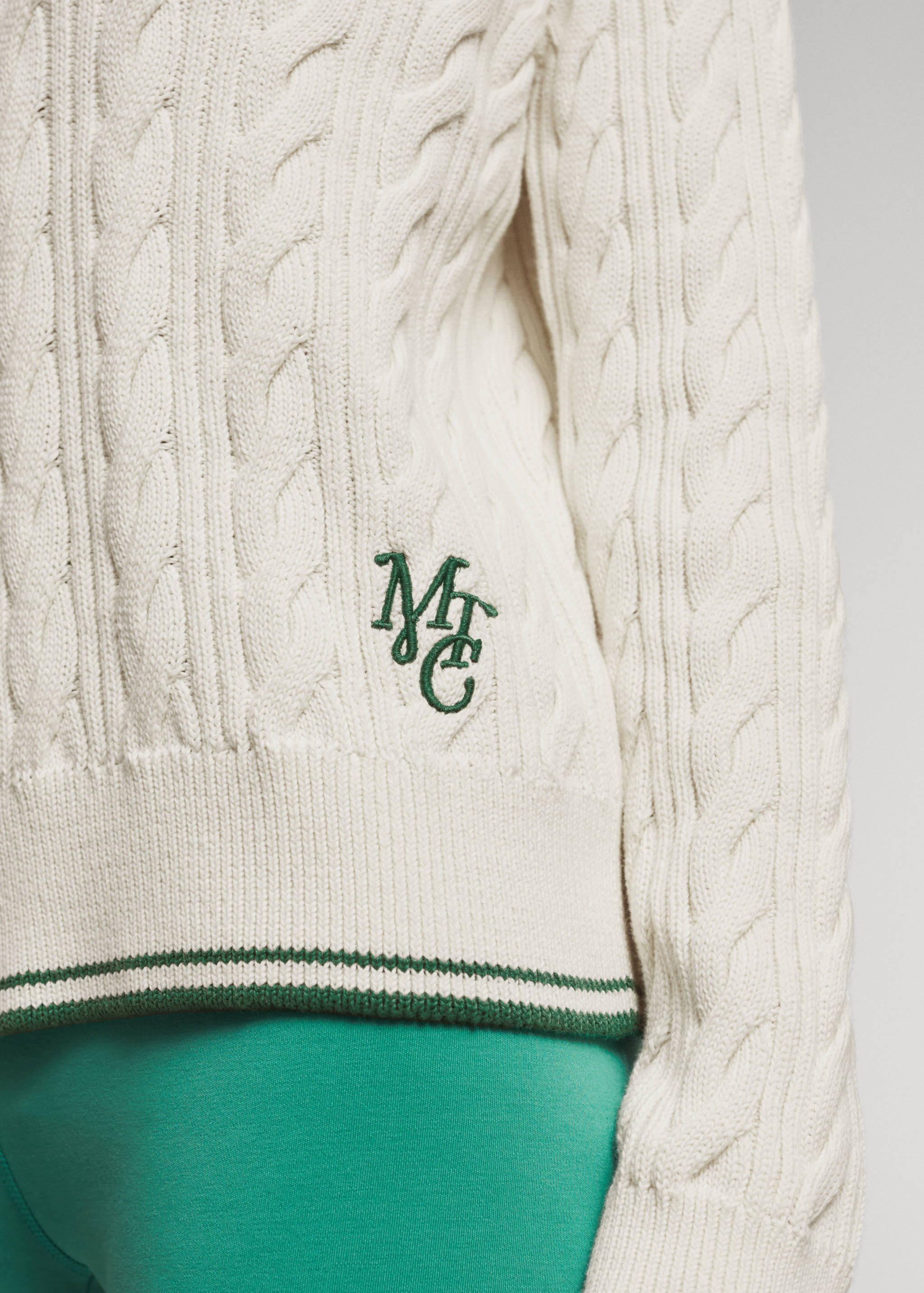 Pull-over torsades col V - Détail de l'article 6