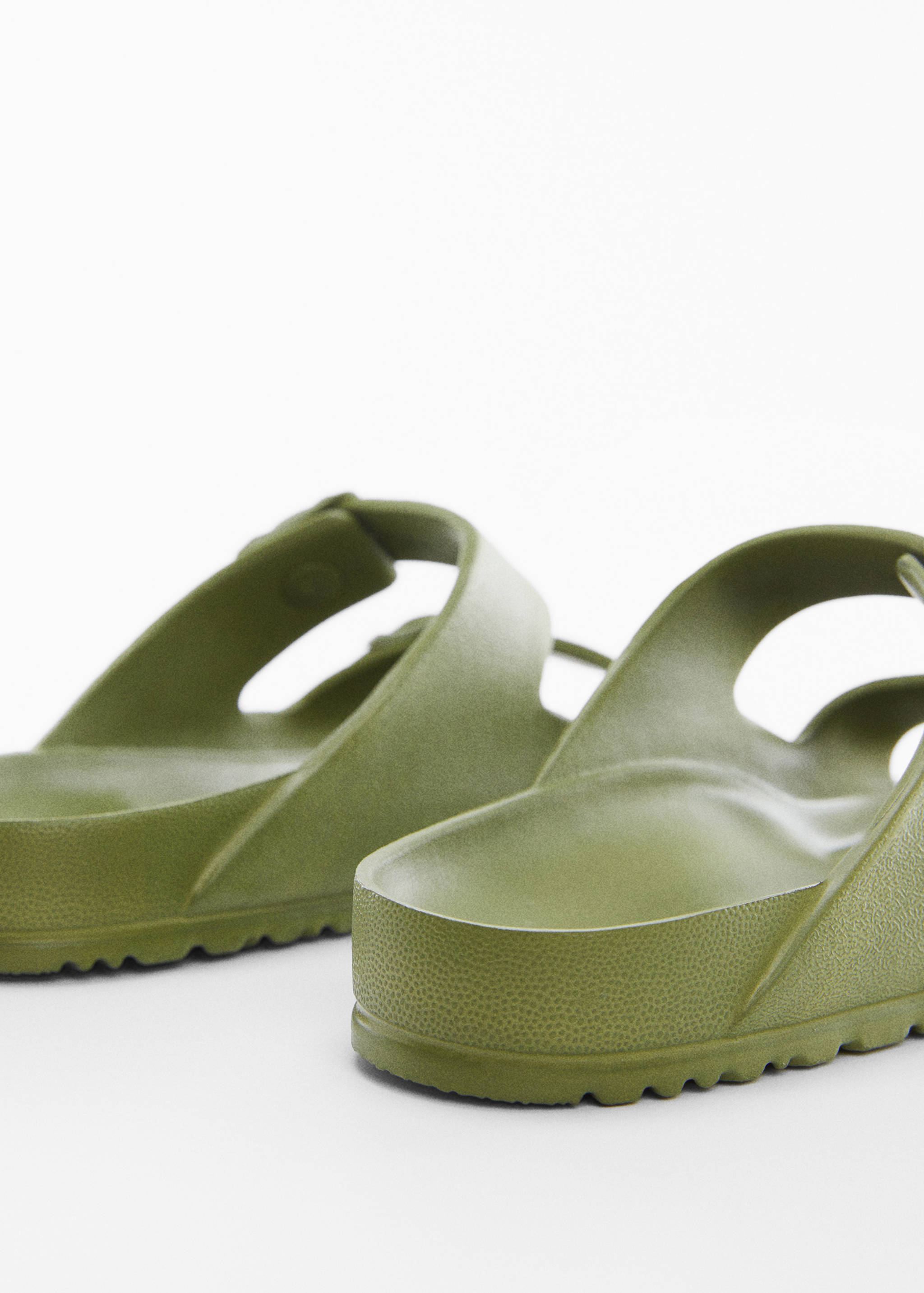 Flip-Flops mit Schnallen - Detail des Artikels 1