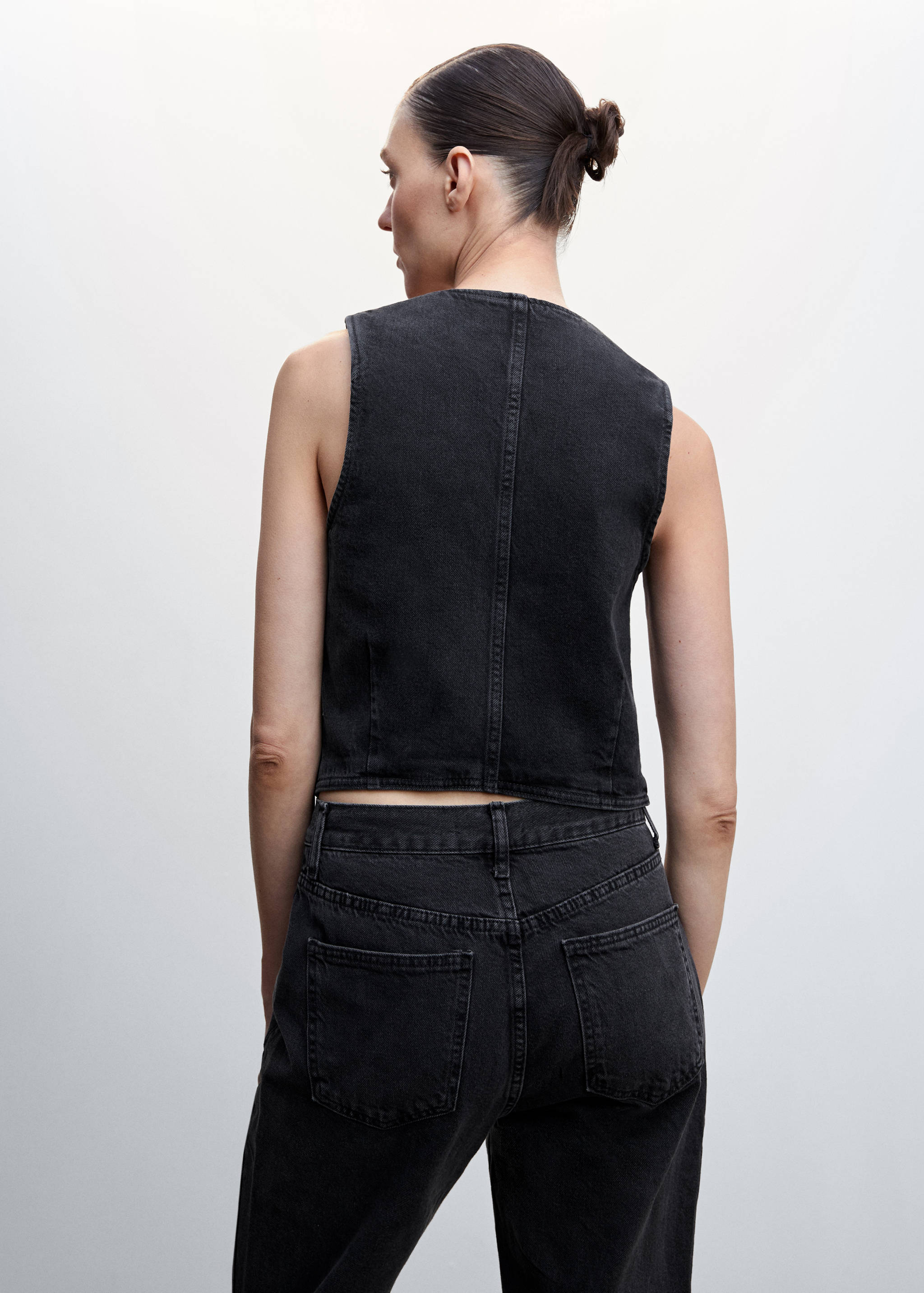 Жилет из денима с декоративными строчками - Обратная сторона изделия